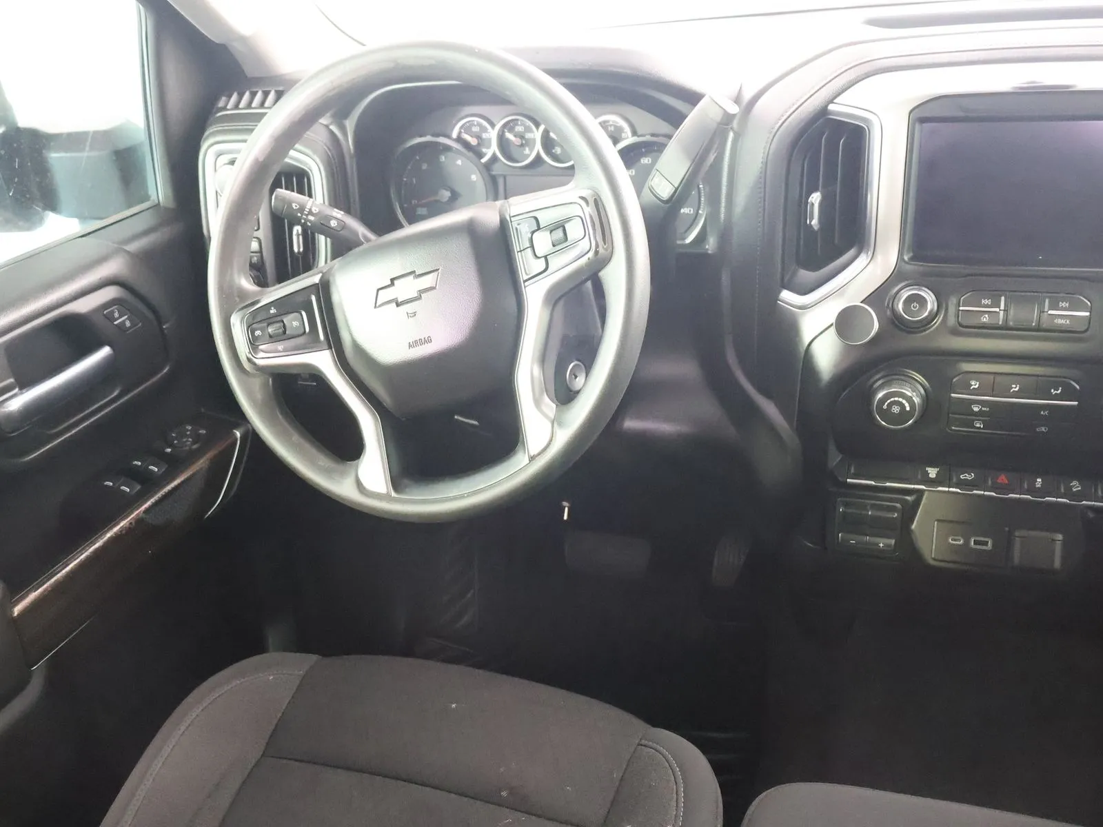 Chevrolet Silverado photo 32