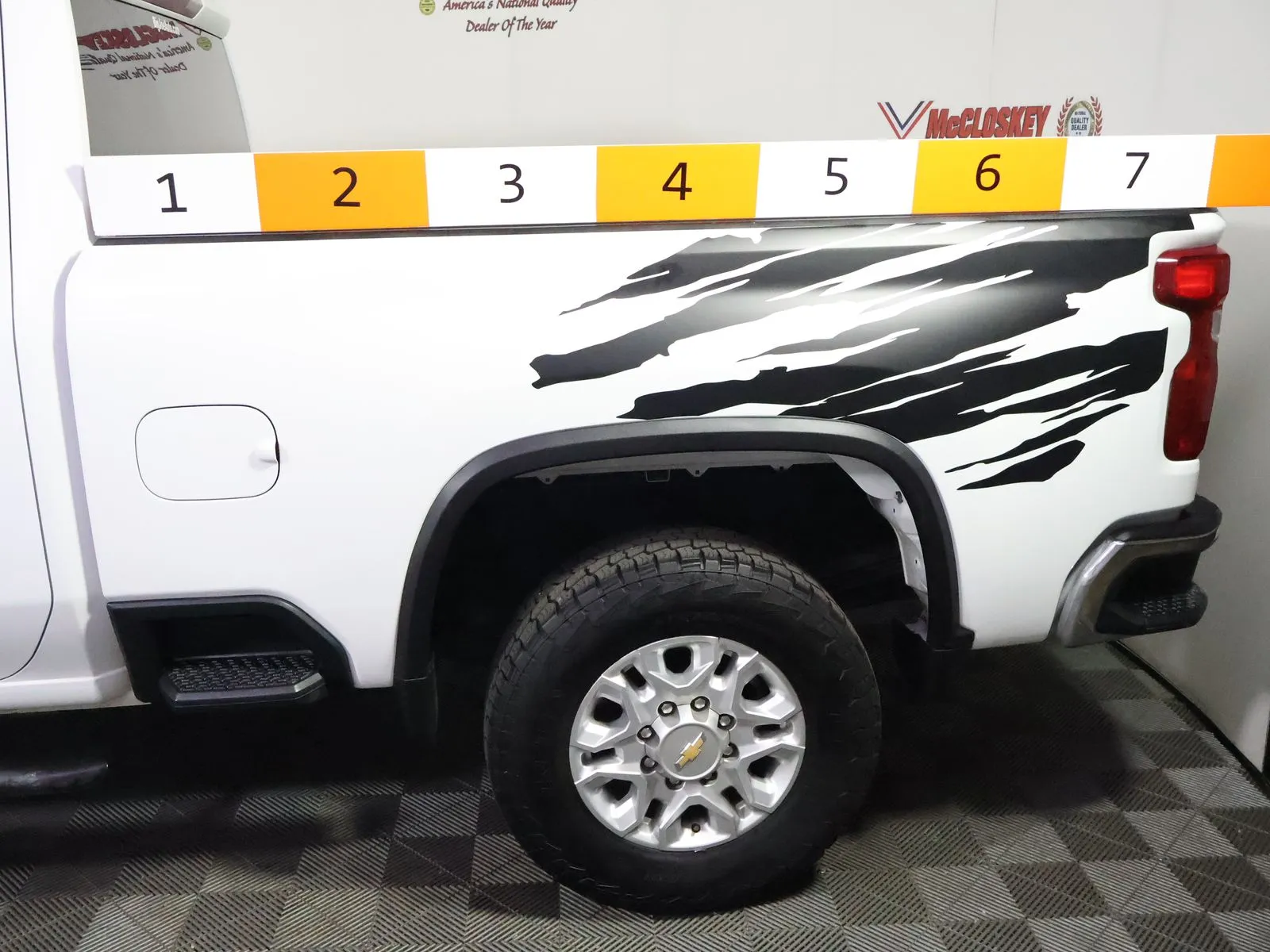 Chevrolet Silverado photo 13