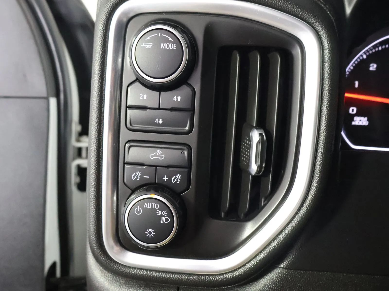 Chevrolet Silverado photo 35