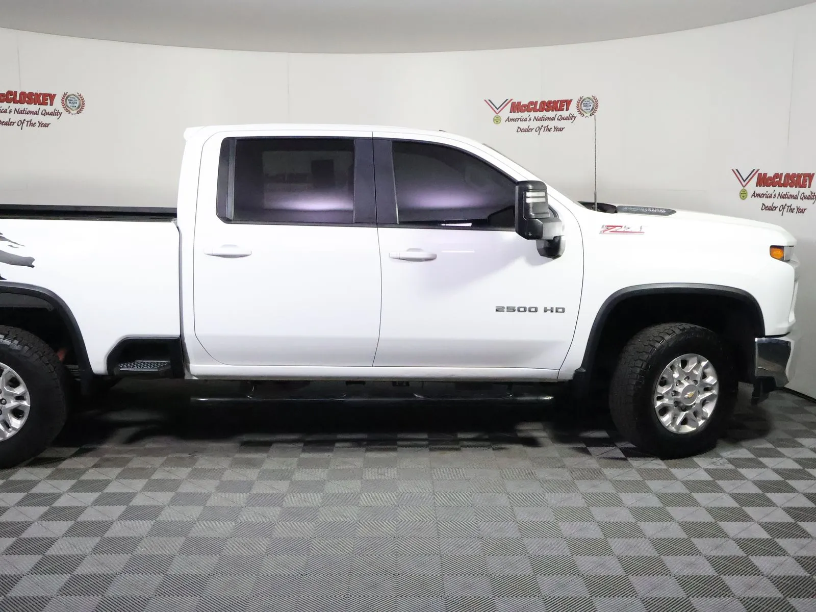 Chevrolet Silverado photo 3