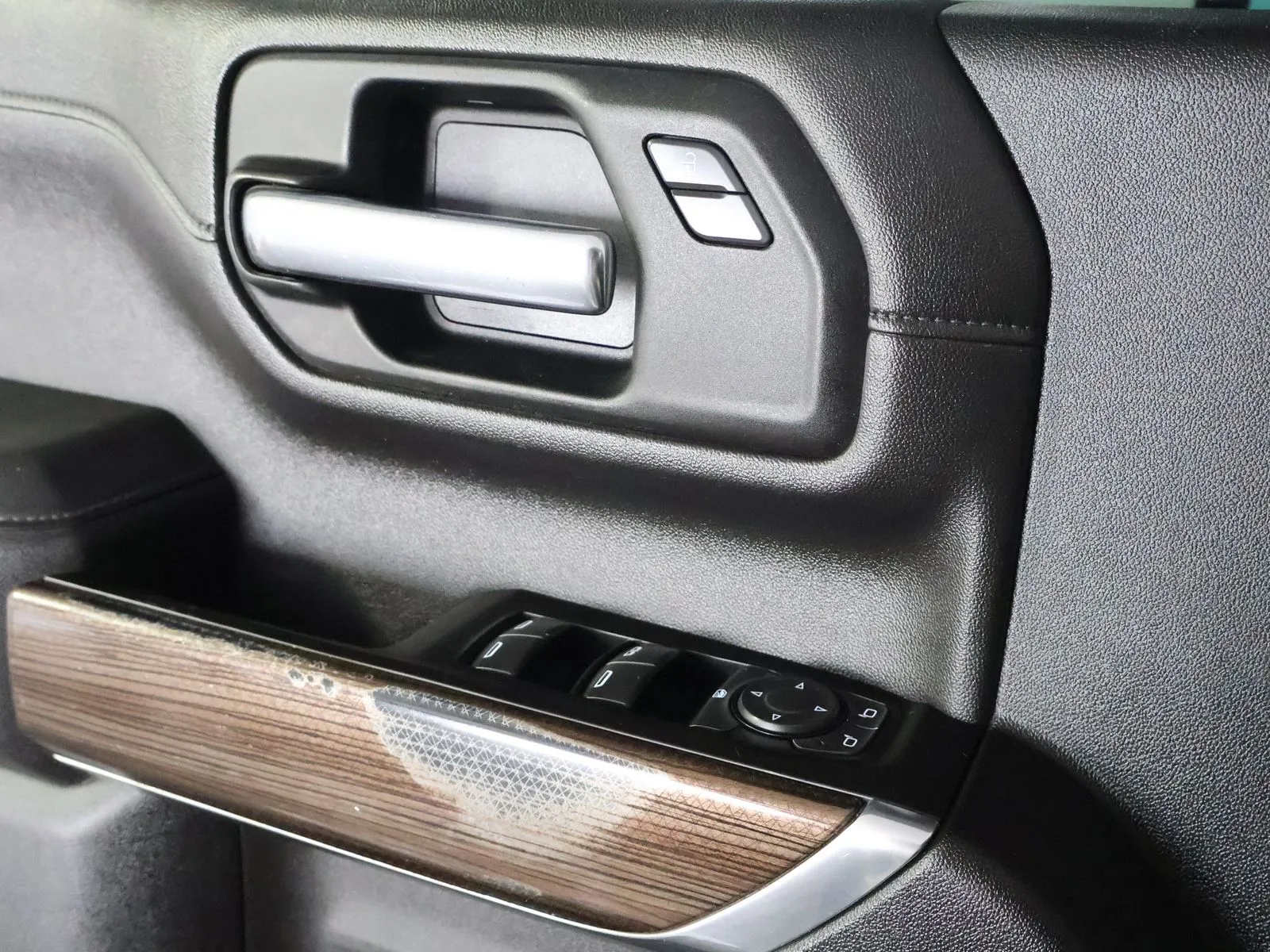Chevrolet Silverado photo 34