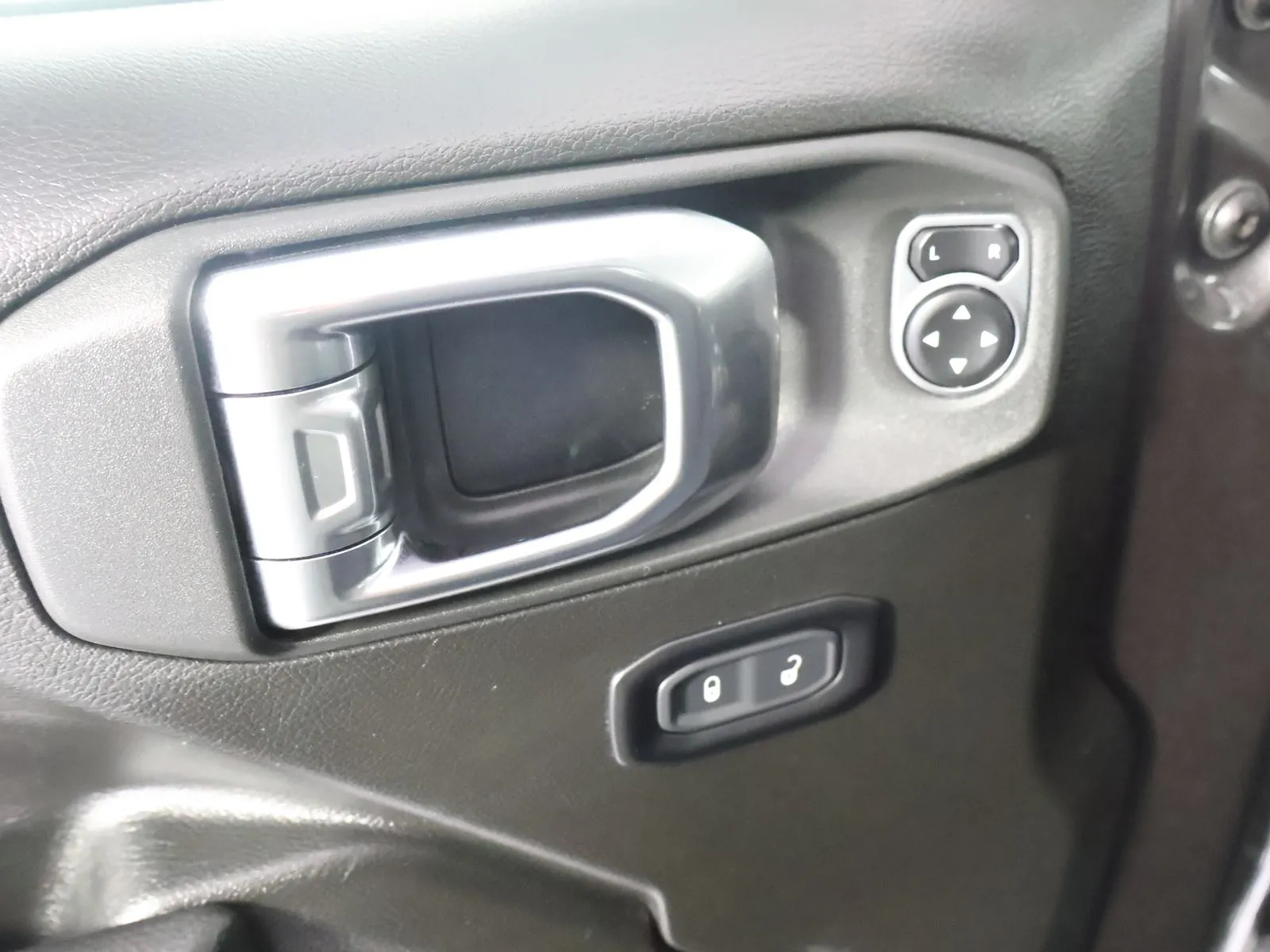 Jeep Wrangler photo 29
