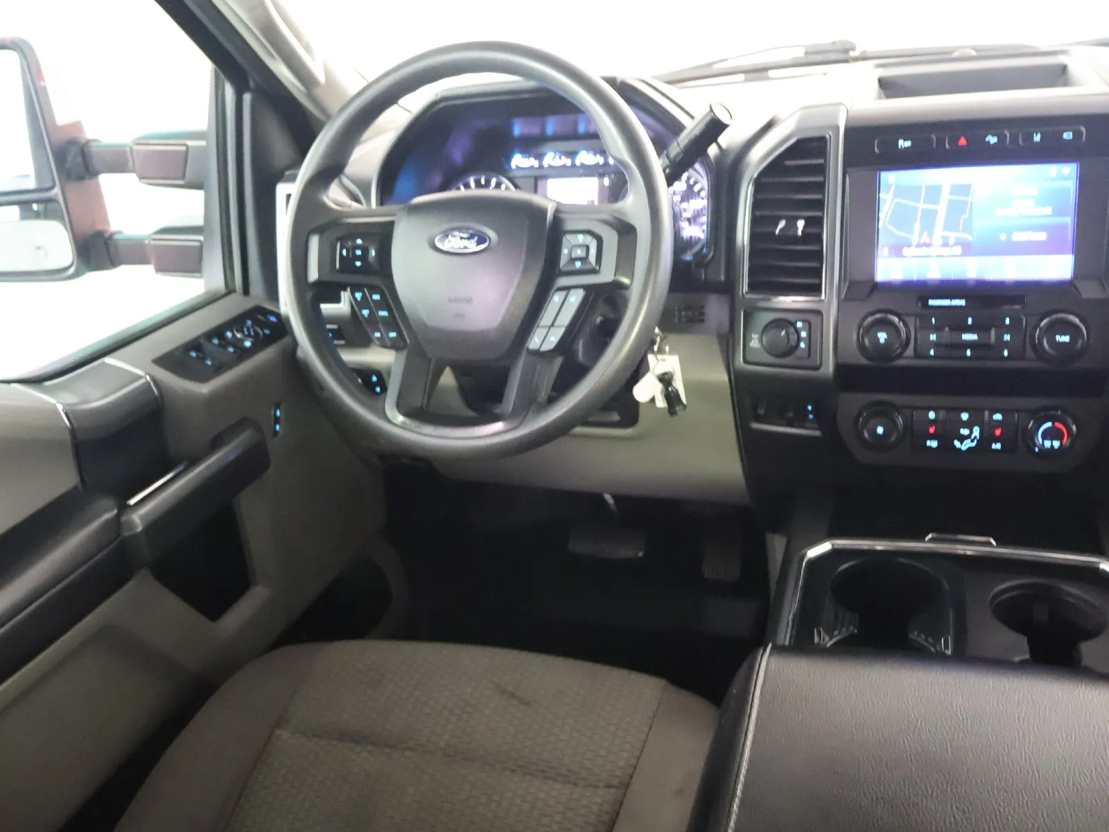 Ford F-250SD photo 30