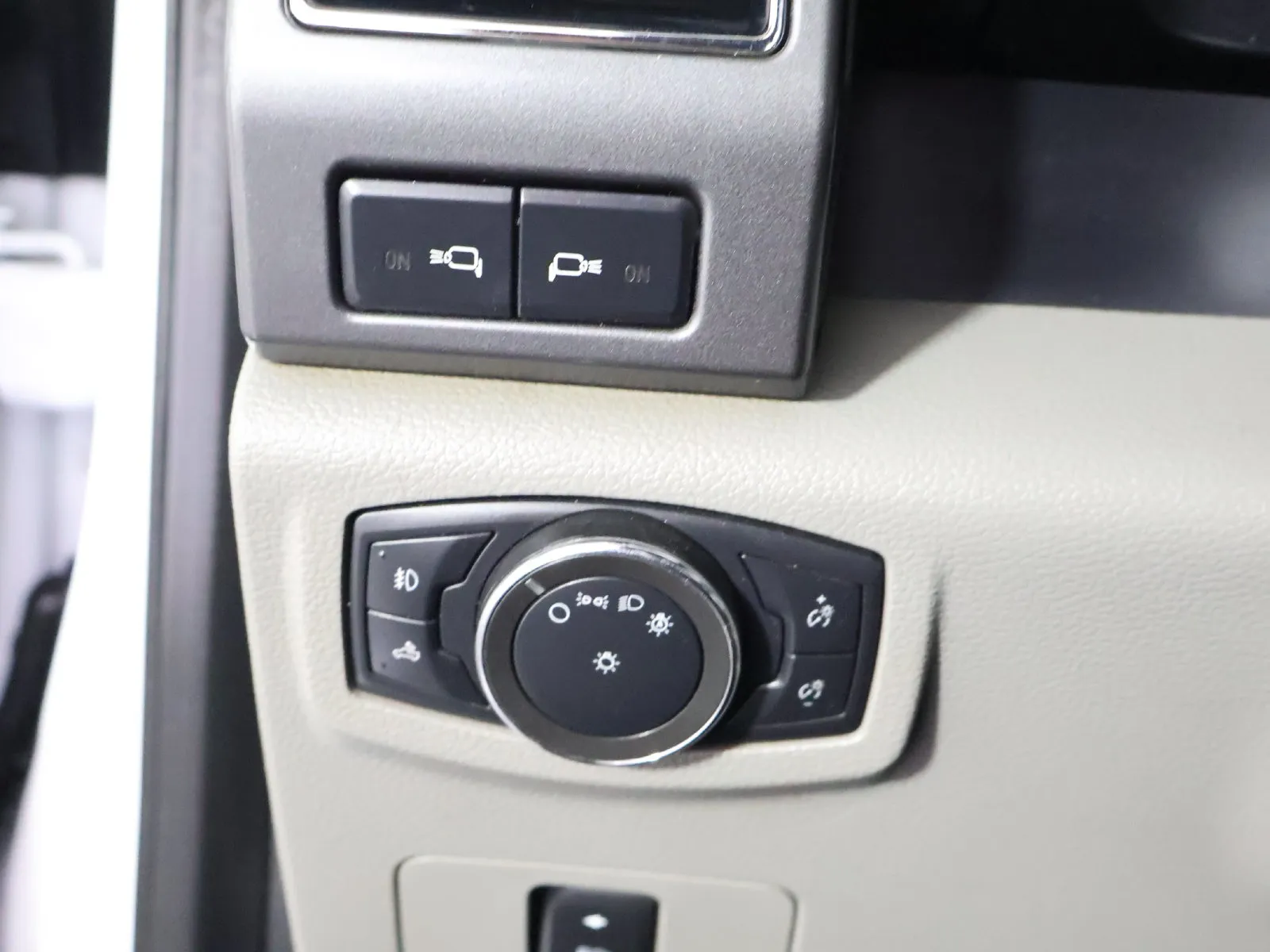 Ford F-250SD photo 24
