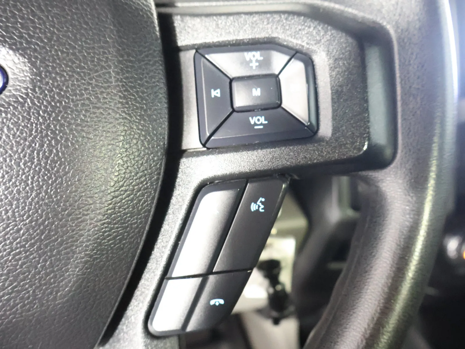 Ford F-250SD photo 35