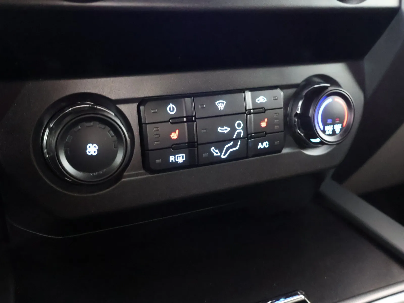 Ford F-250SD photo 38