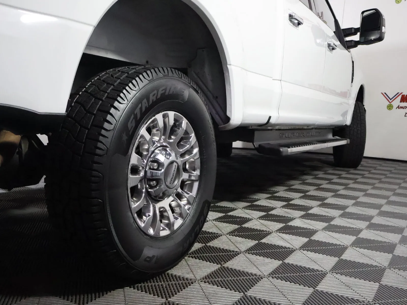 Ford F-250SD photo 11