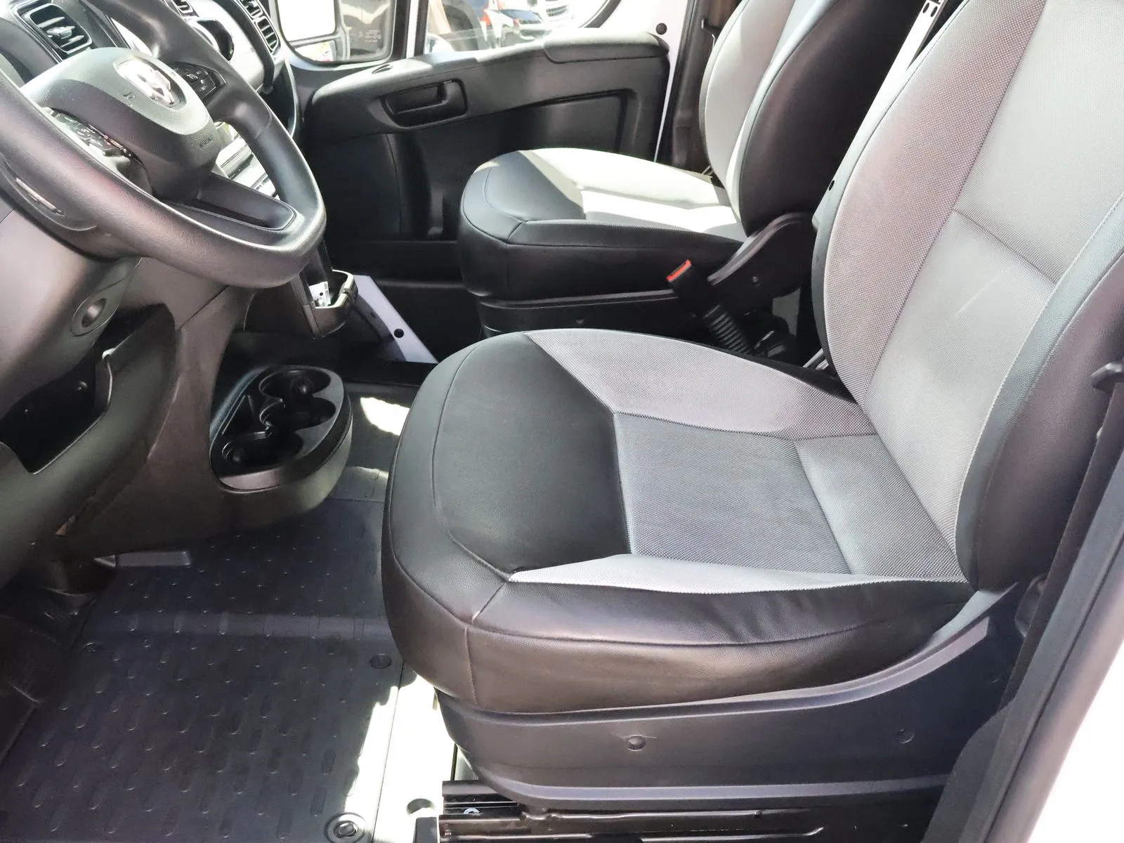 Ram ProMaster 2500 photo 38