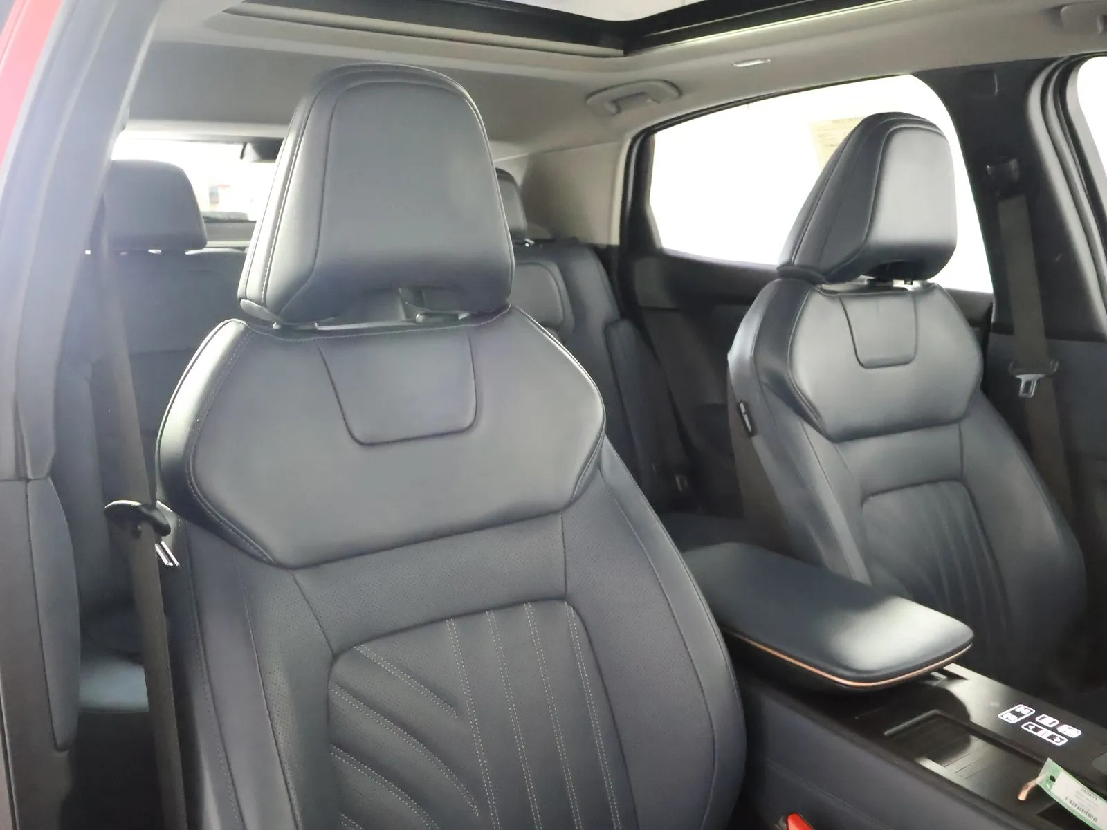 Nissan Ariya photo 47