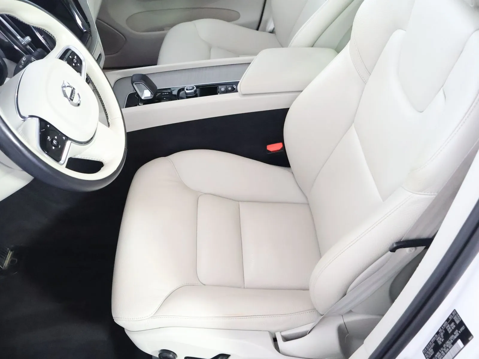 Volvo XC60 photo 26