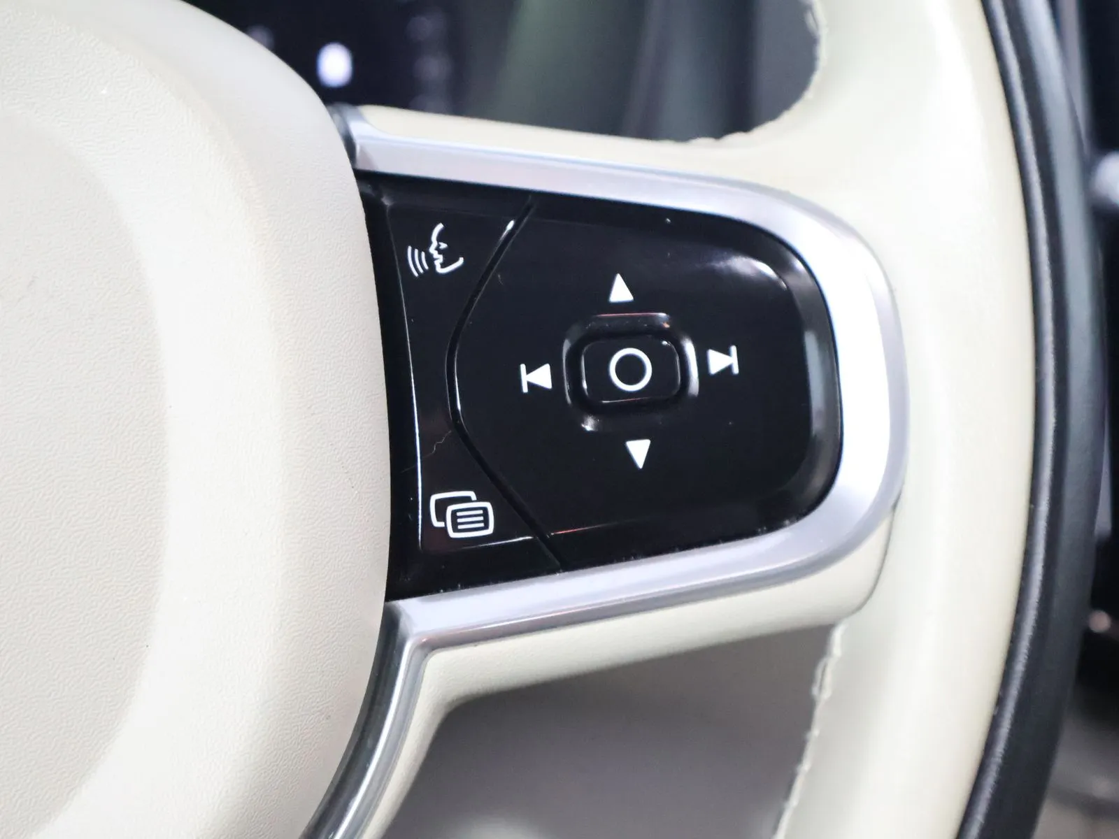 Volvo XC60 photo 36