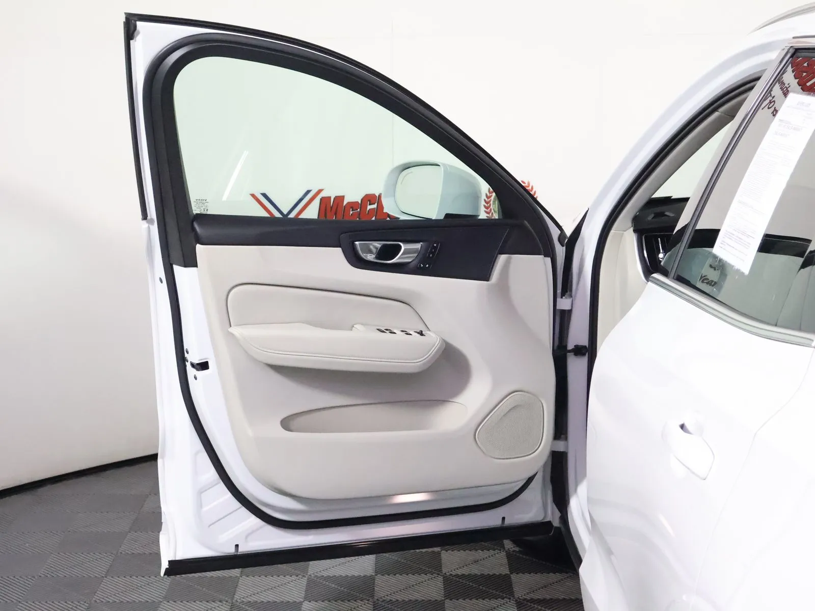 Volvo XC60 photo 24