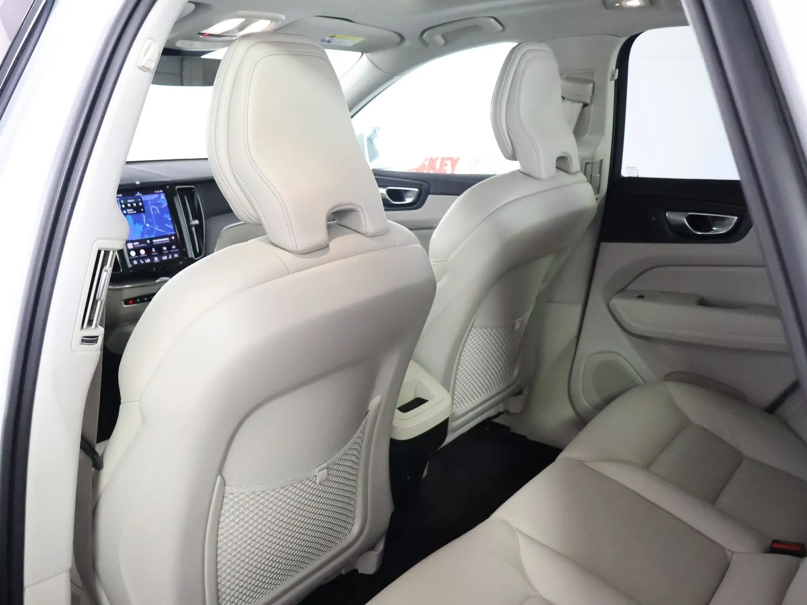 Volvo XC60 photo 45