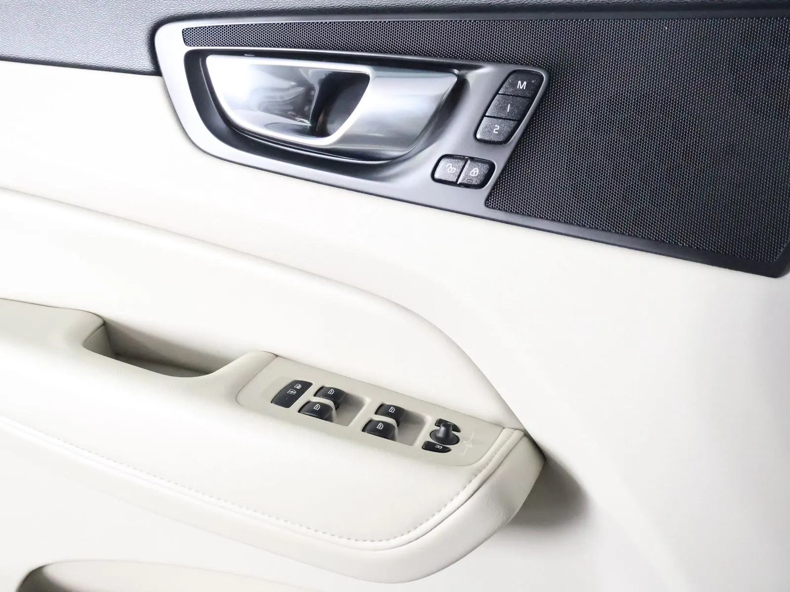 Volvo XC60 photo 32