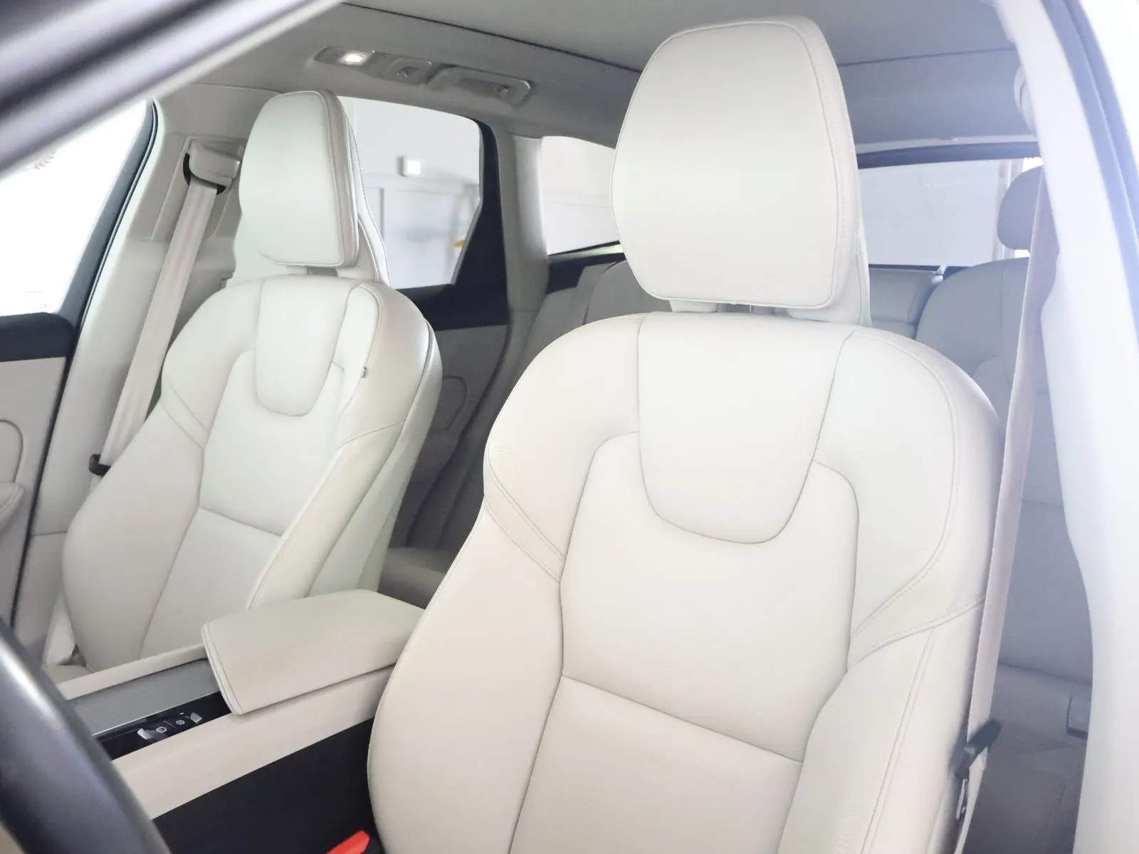 Volvo XC60 photo 27