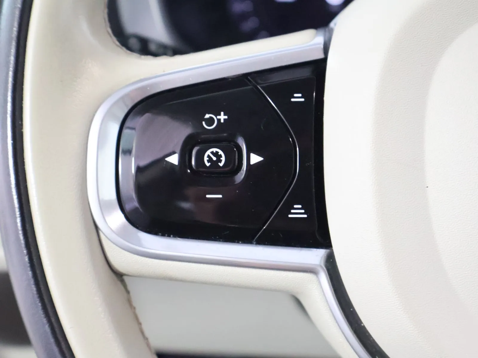Volvo XC60 photo 35