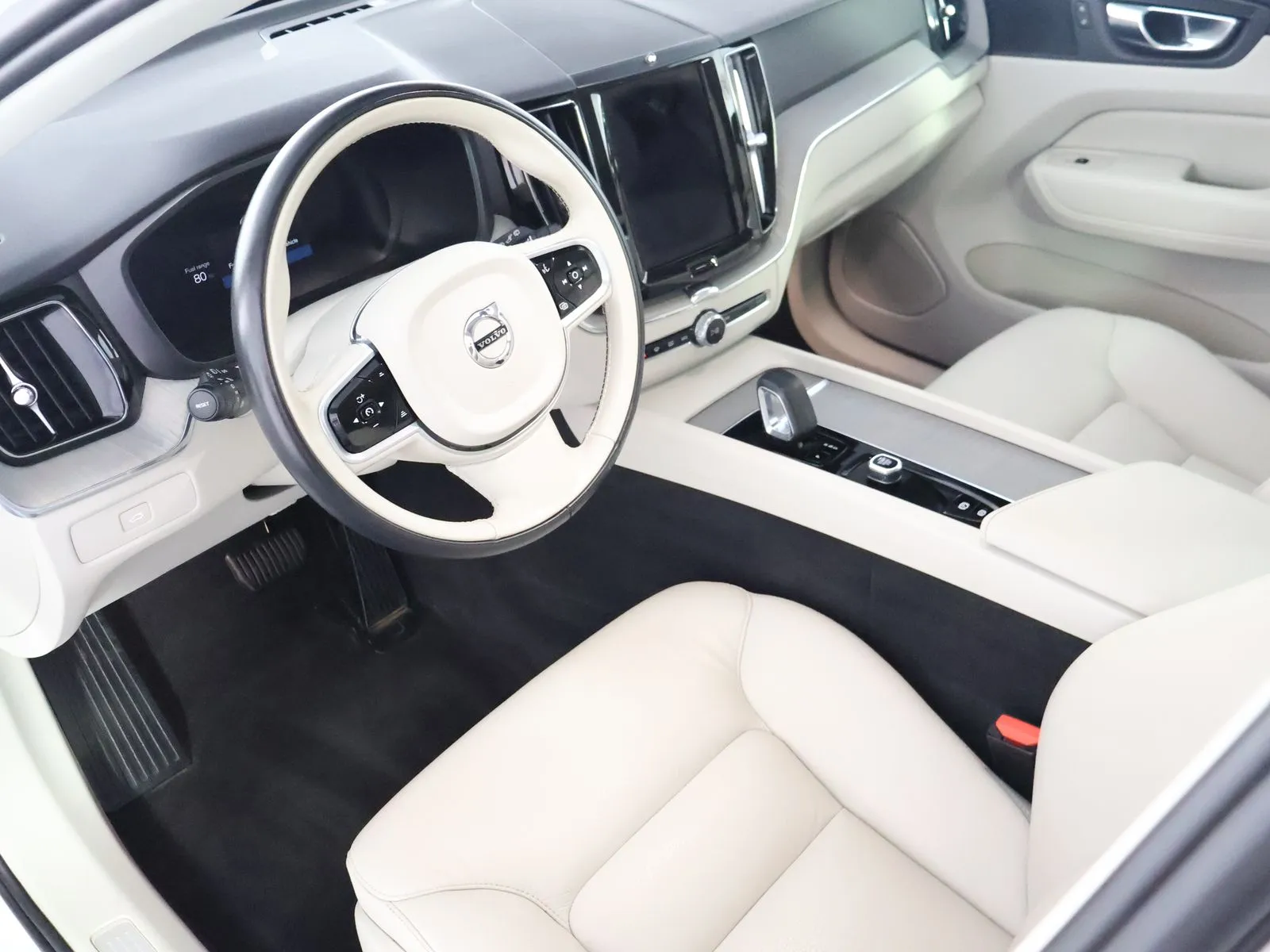 Volvo XC60 photo 25