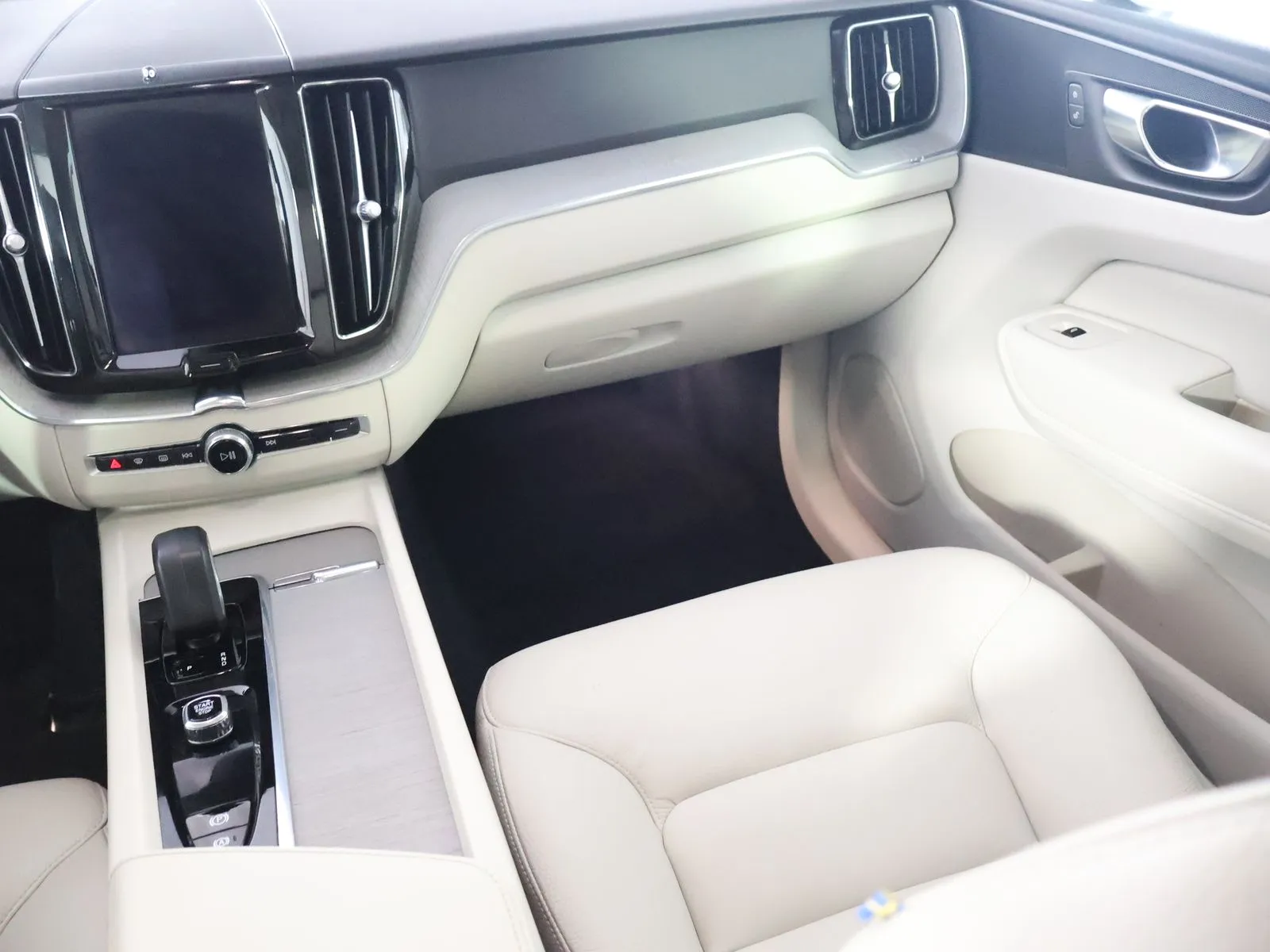 Volvo XC60 photo 31