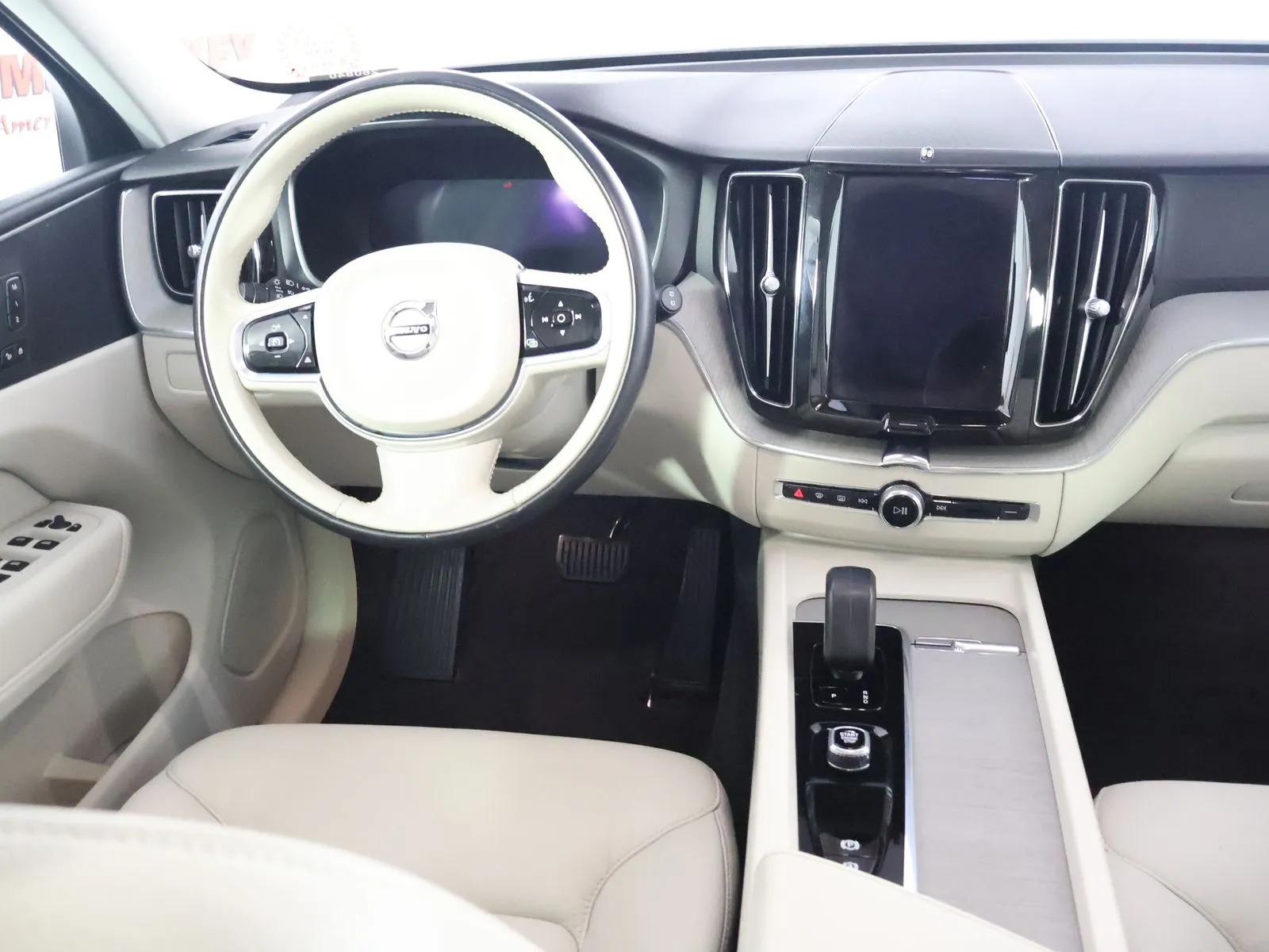 Volvo XC60 photo 30