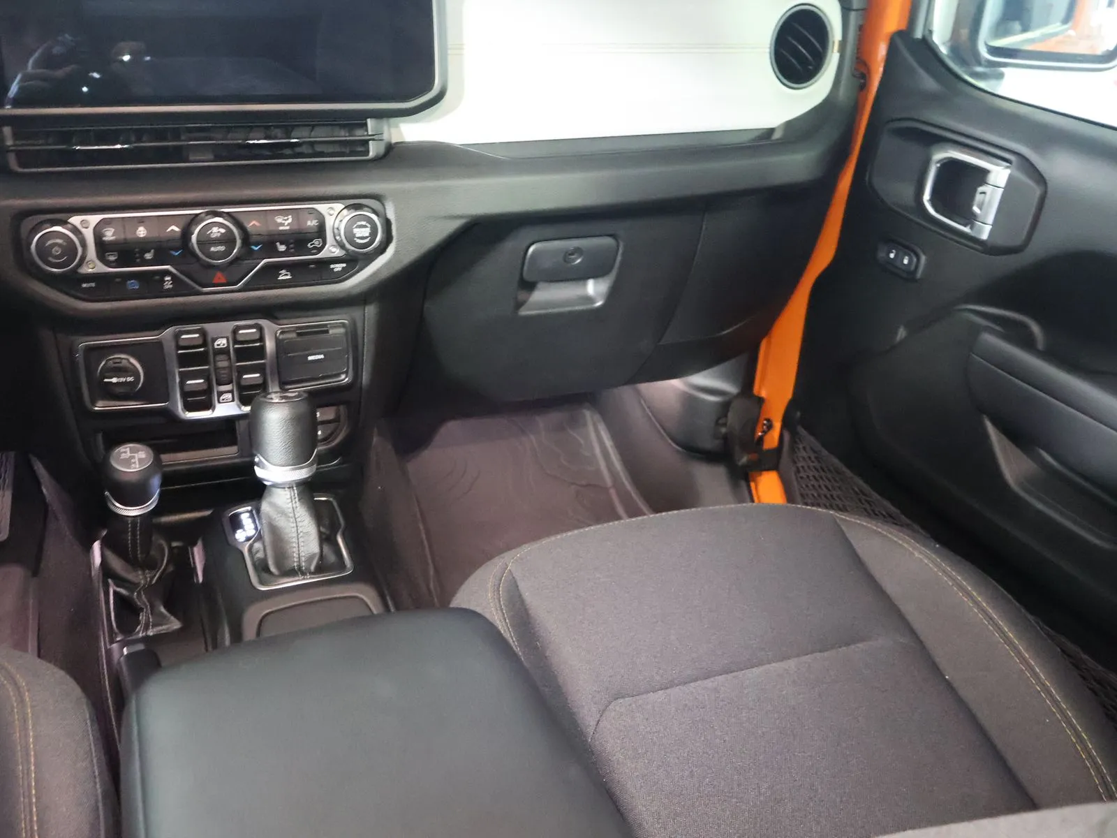 Jeep Wrangler photo 25