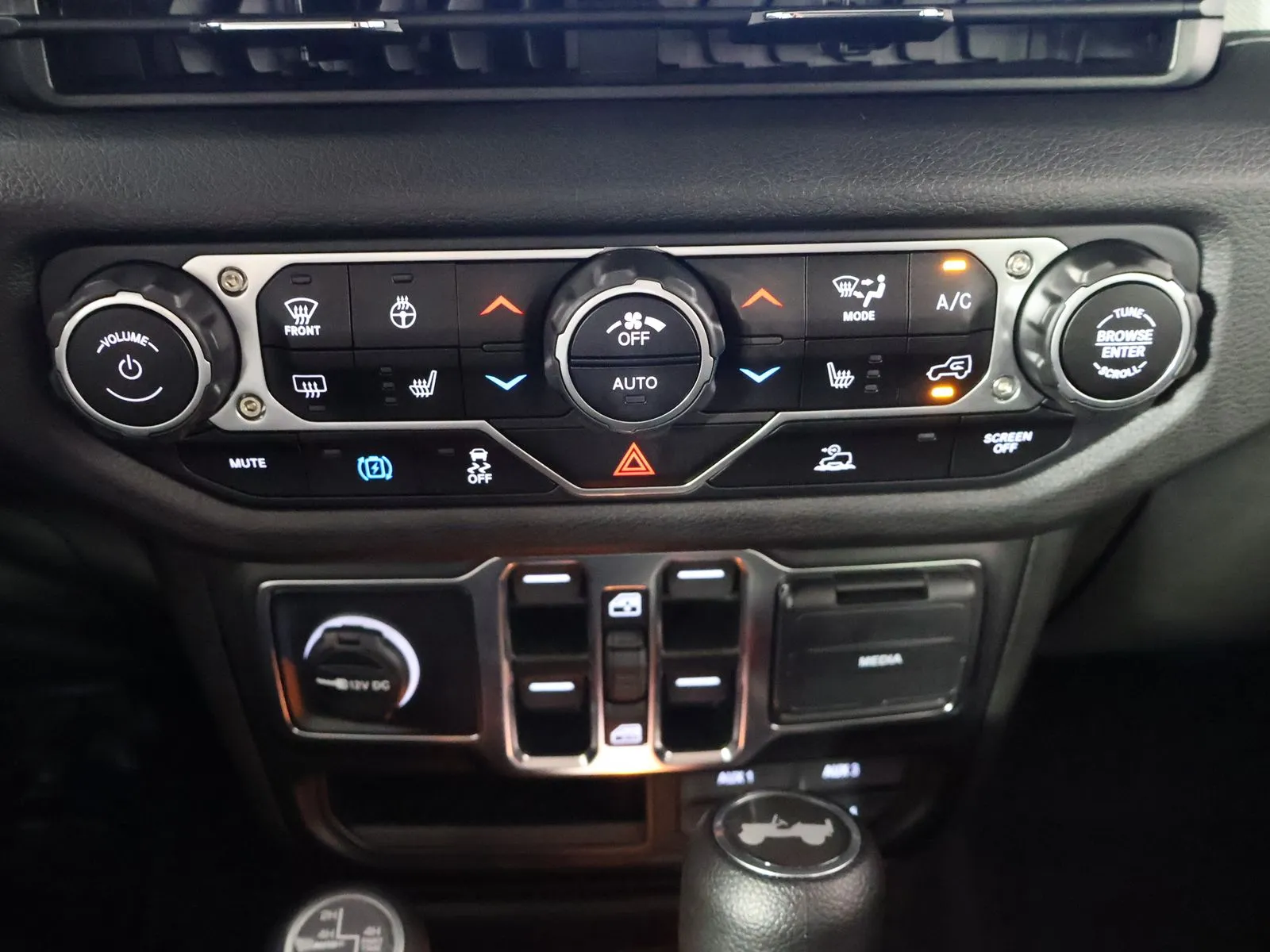 Jeep Wrangler photo 36