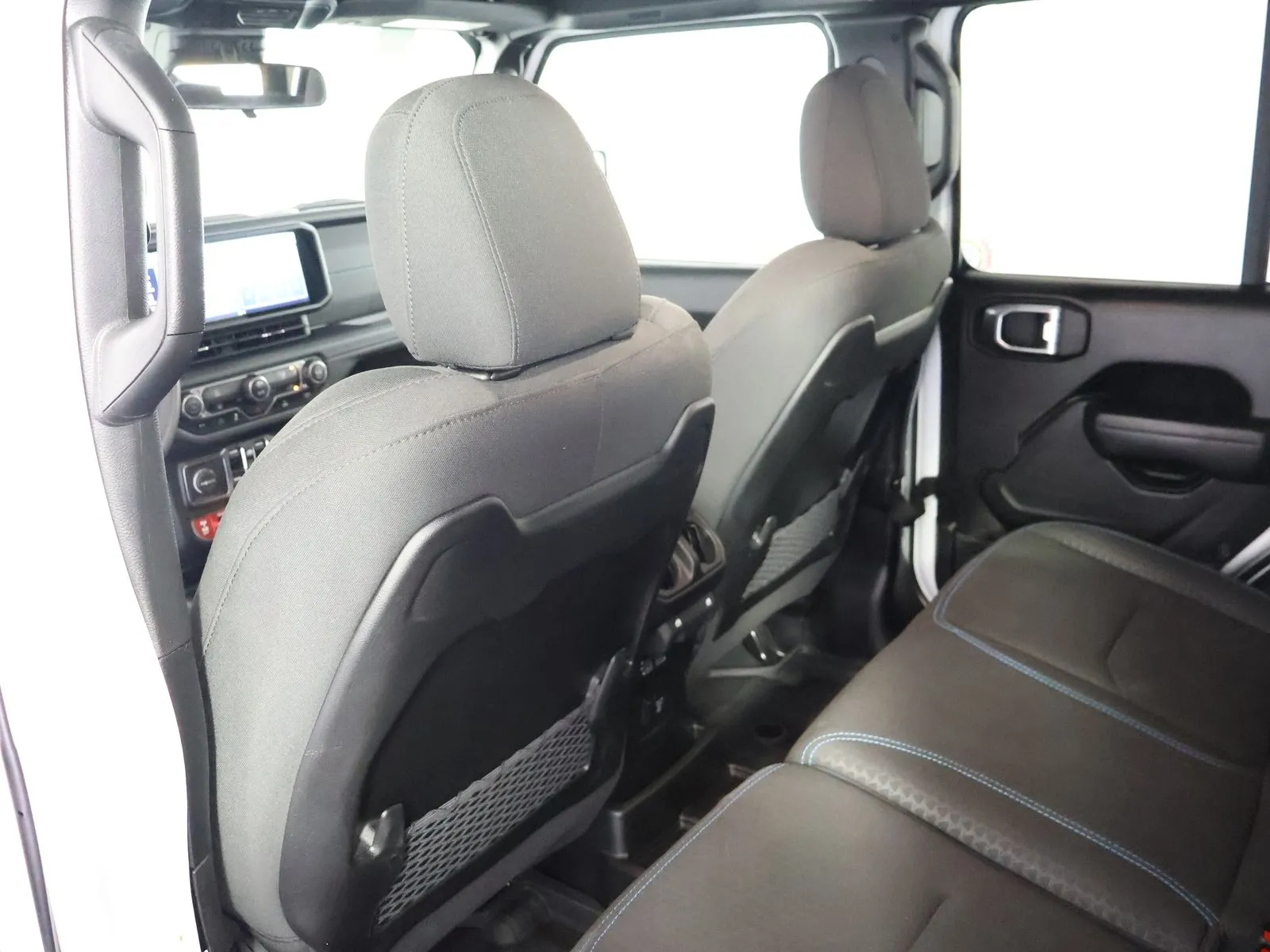 Jeep Wrangler photo 44