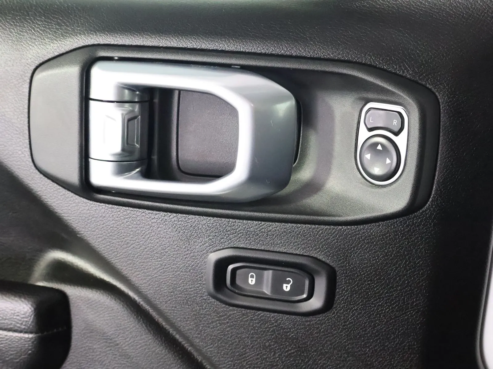 Jeep Wrangler photo 32