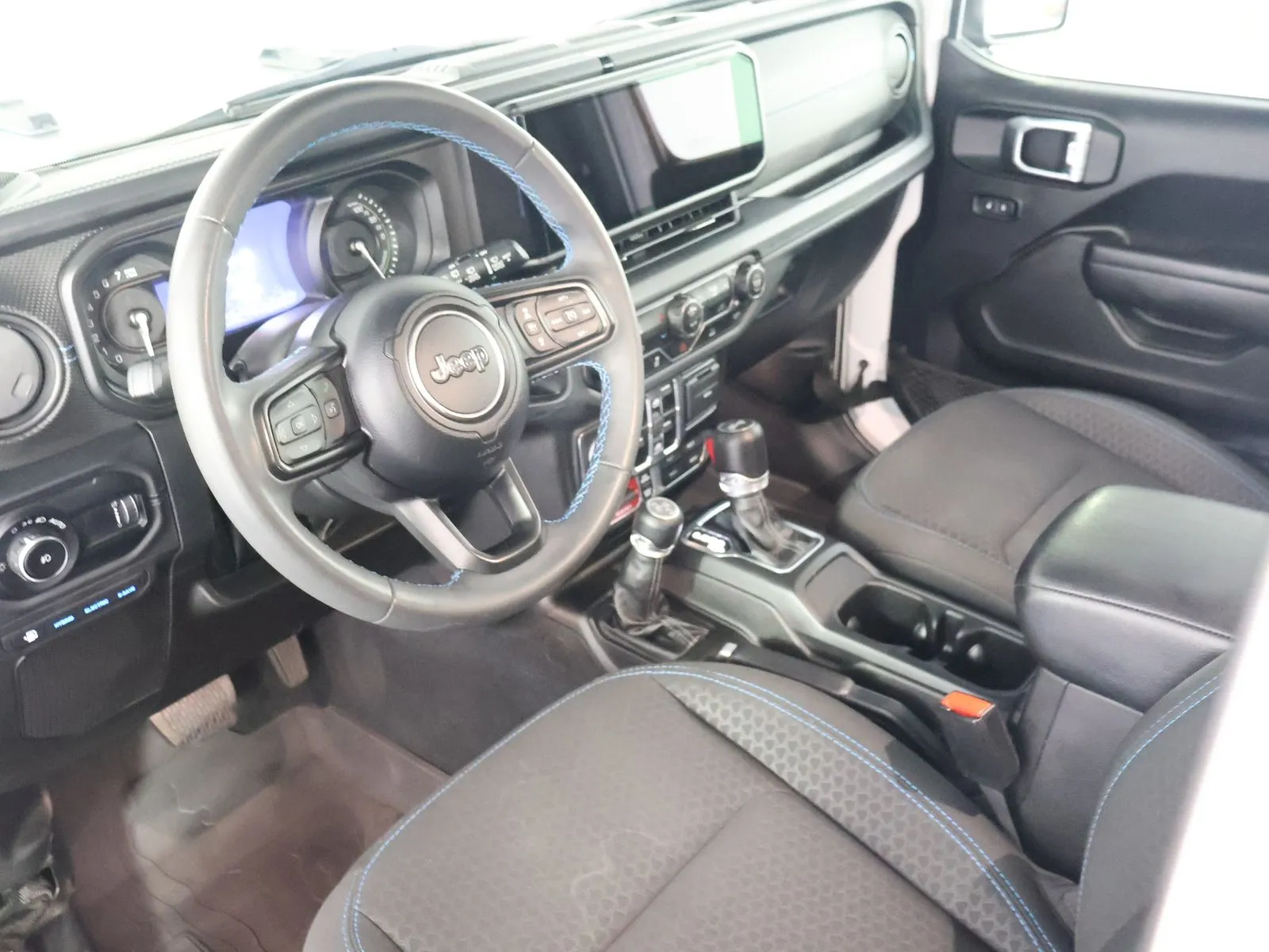 Jeep Wrangler photo 25