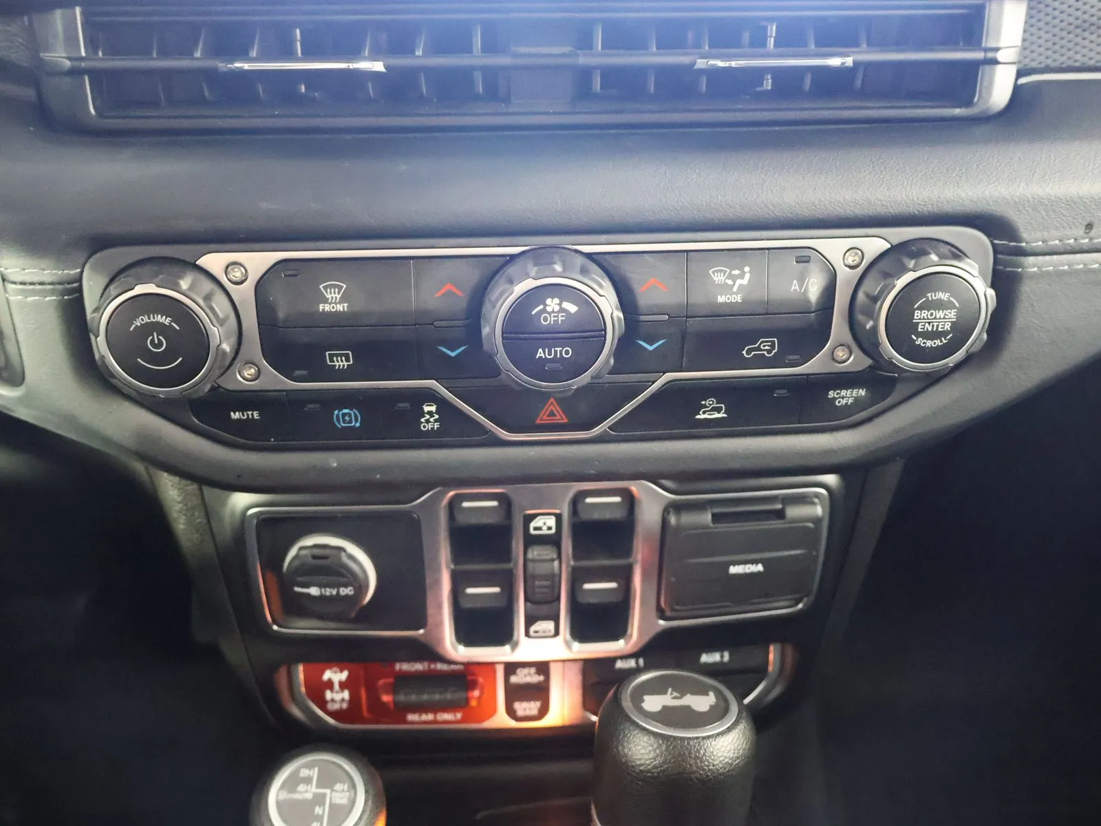 Jeep Wrangler photo 41
