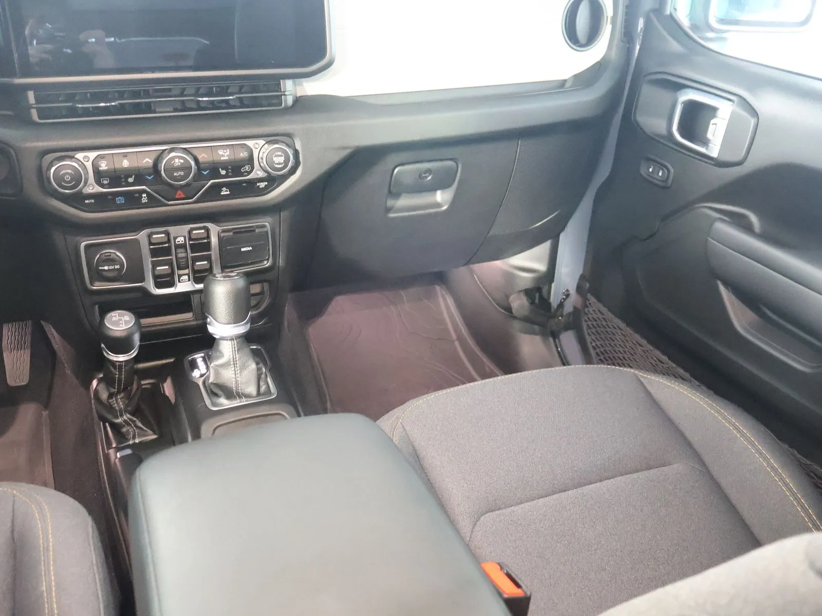 Jeep Wrangler photo 26