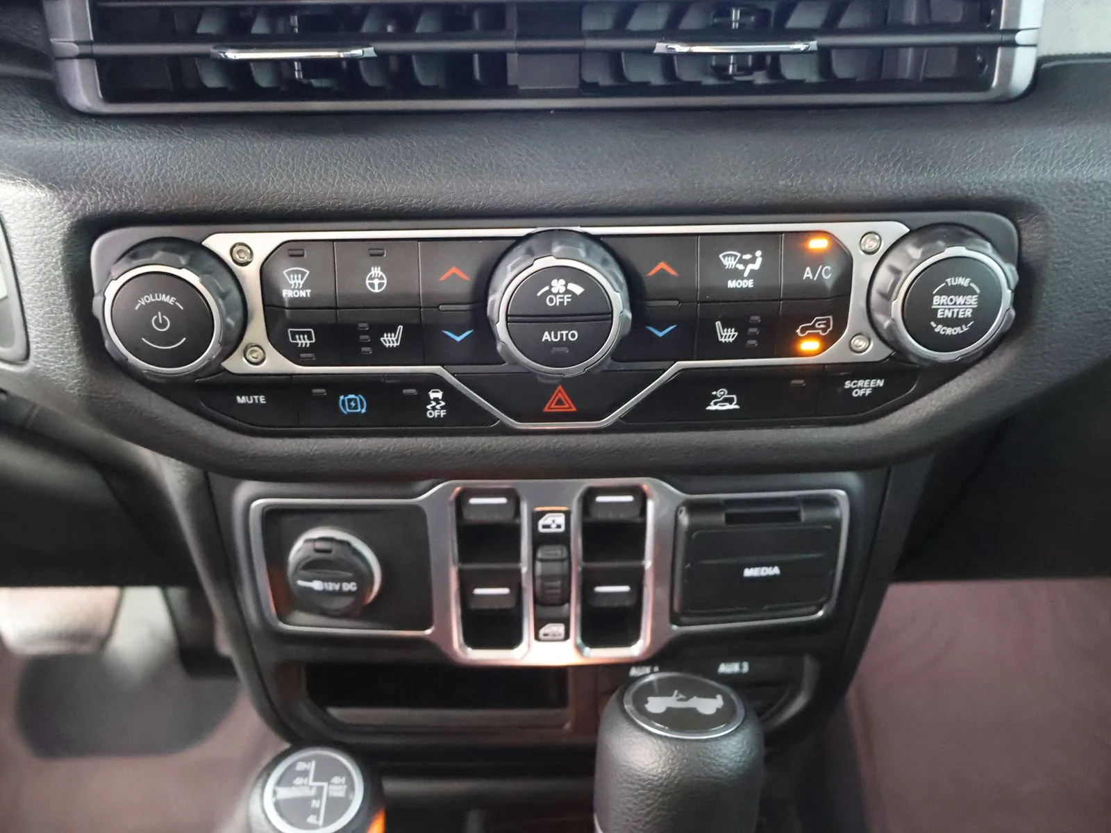 Jeep Wrangler photo 37