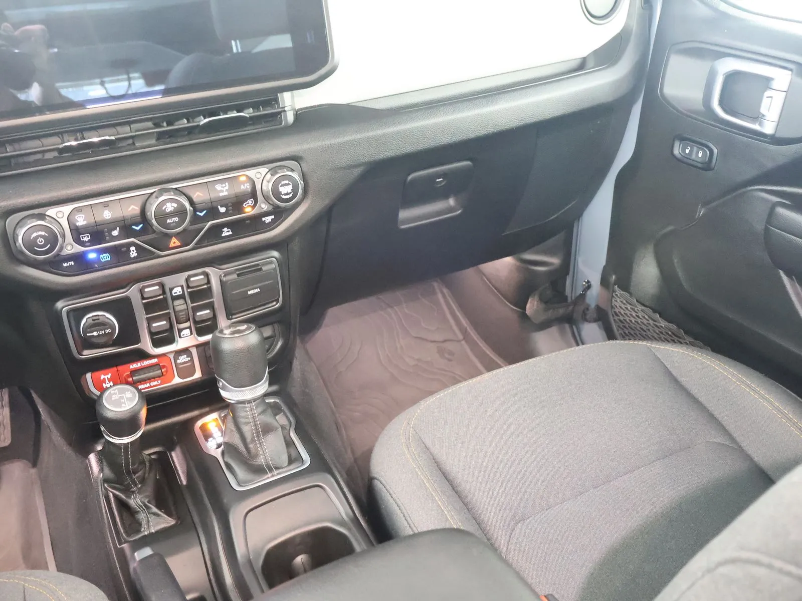 Jeep Wrangler photo 31
