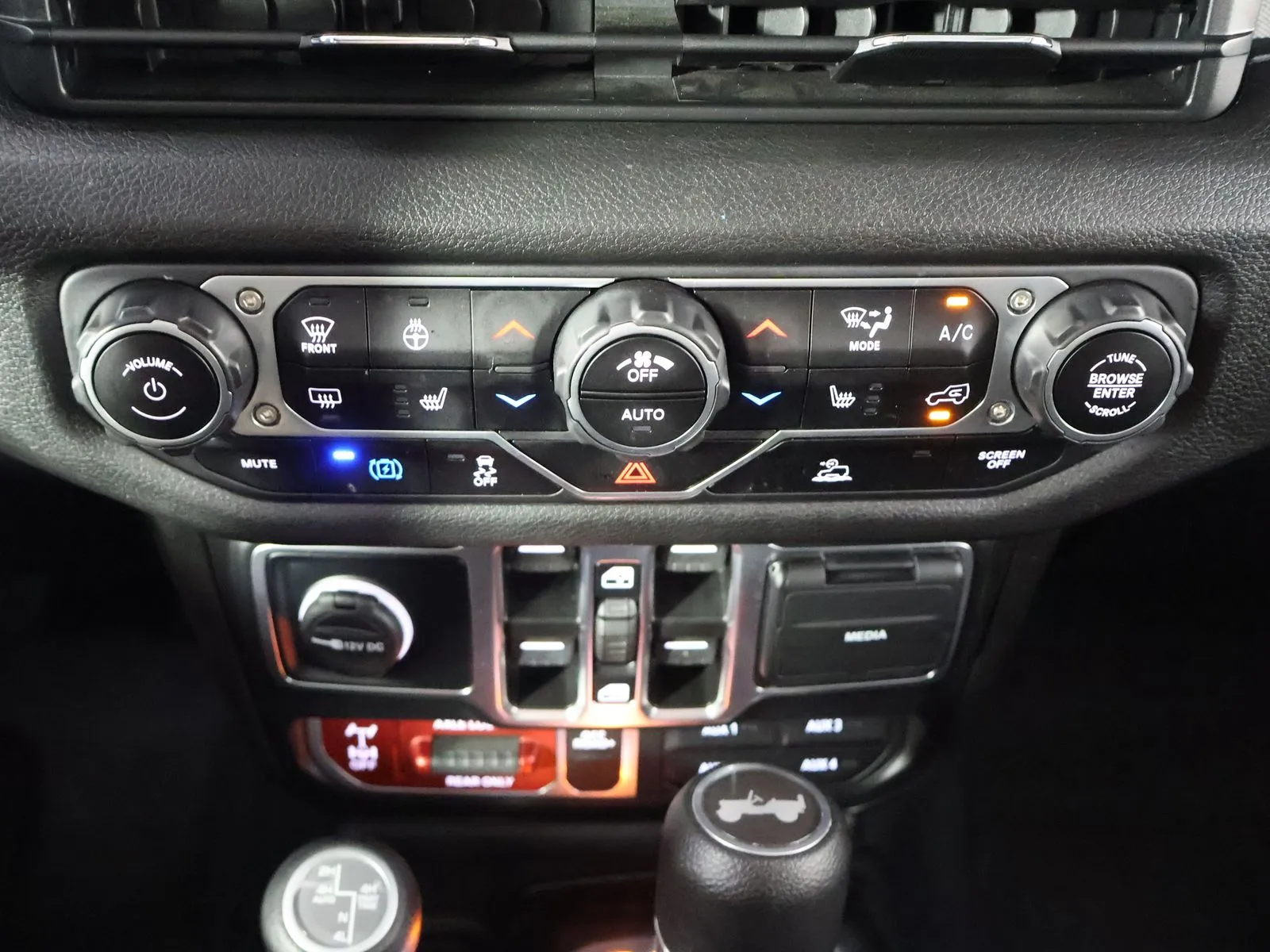 Jeep Wrangler photo 40