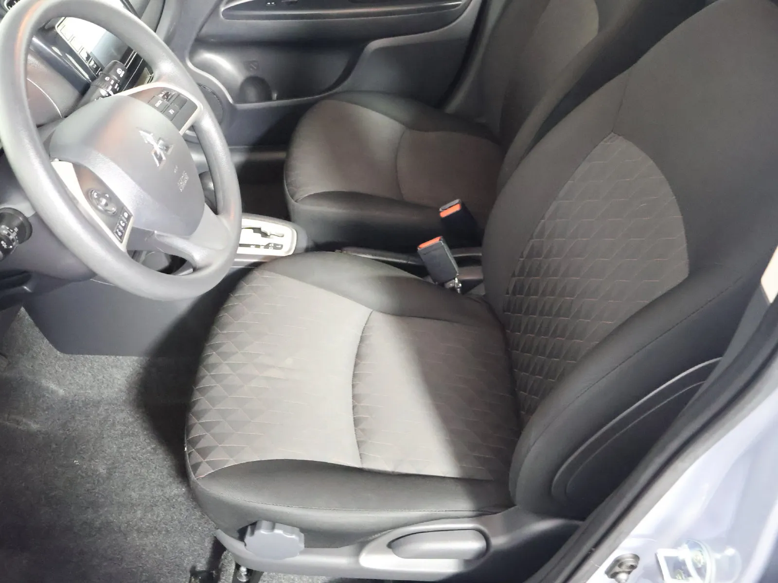 Mitsubishi Mirage photo 22