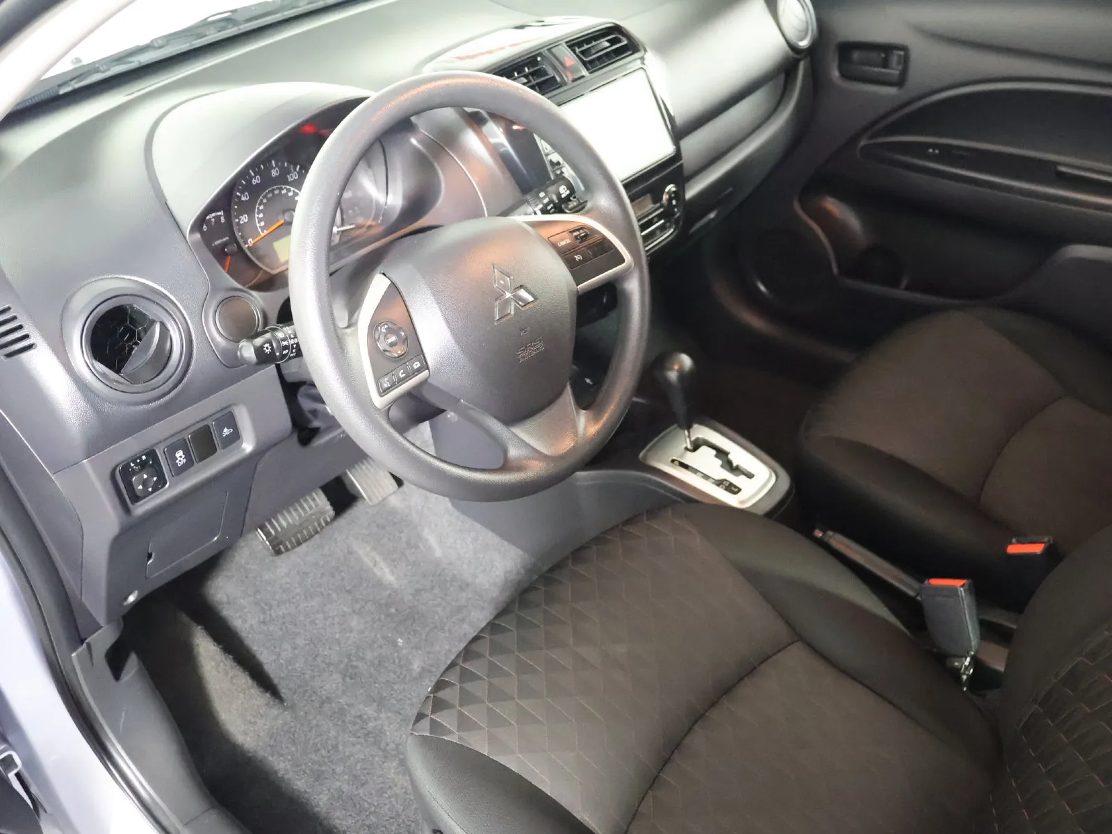 Mitsubishi Mirage photo 20