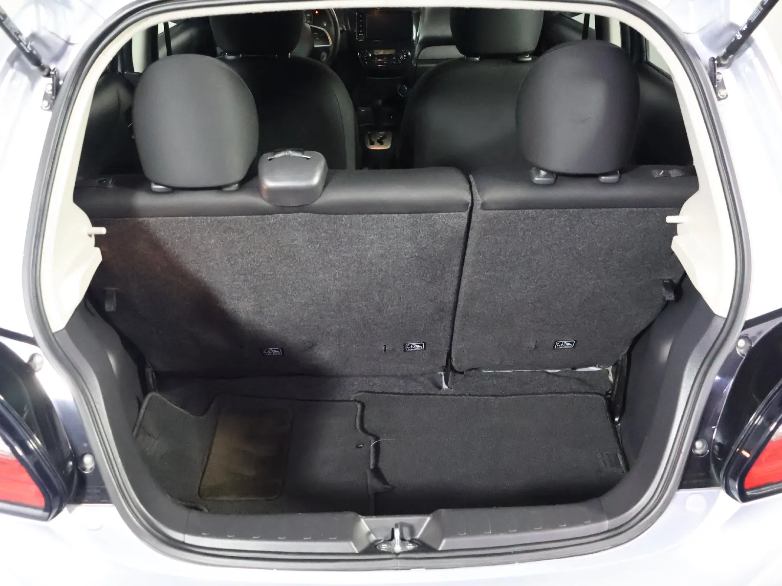 Mitsubishi Mirage photo 16