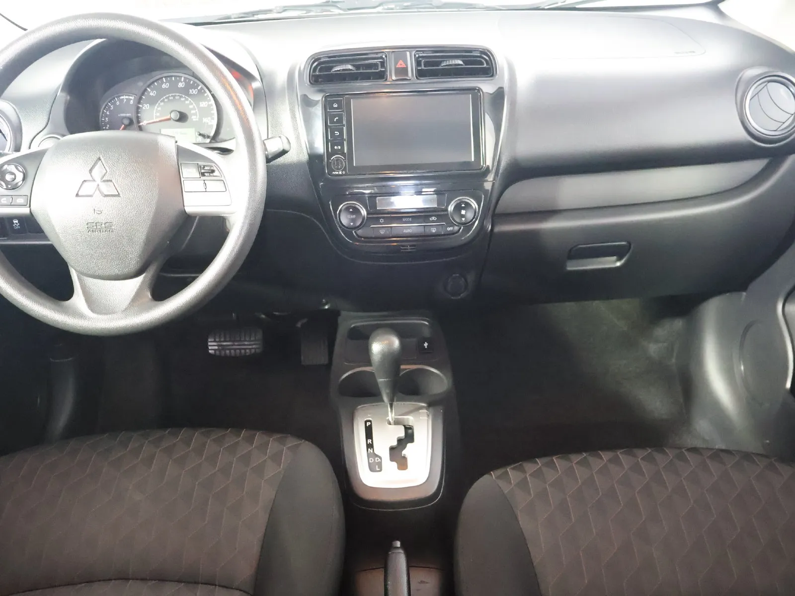 Mitsubishi Mirage photo 24