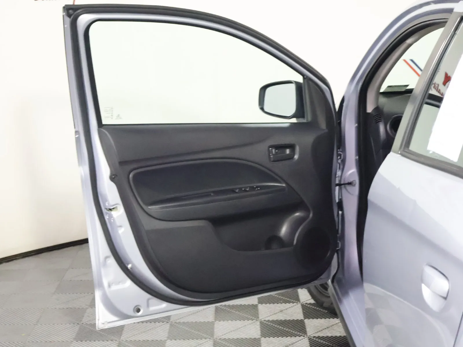 Mitsubishi Mirage photo 19