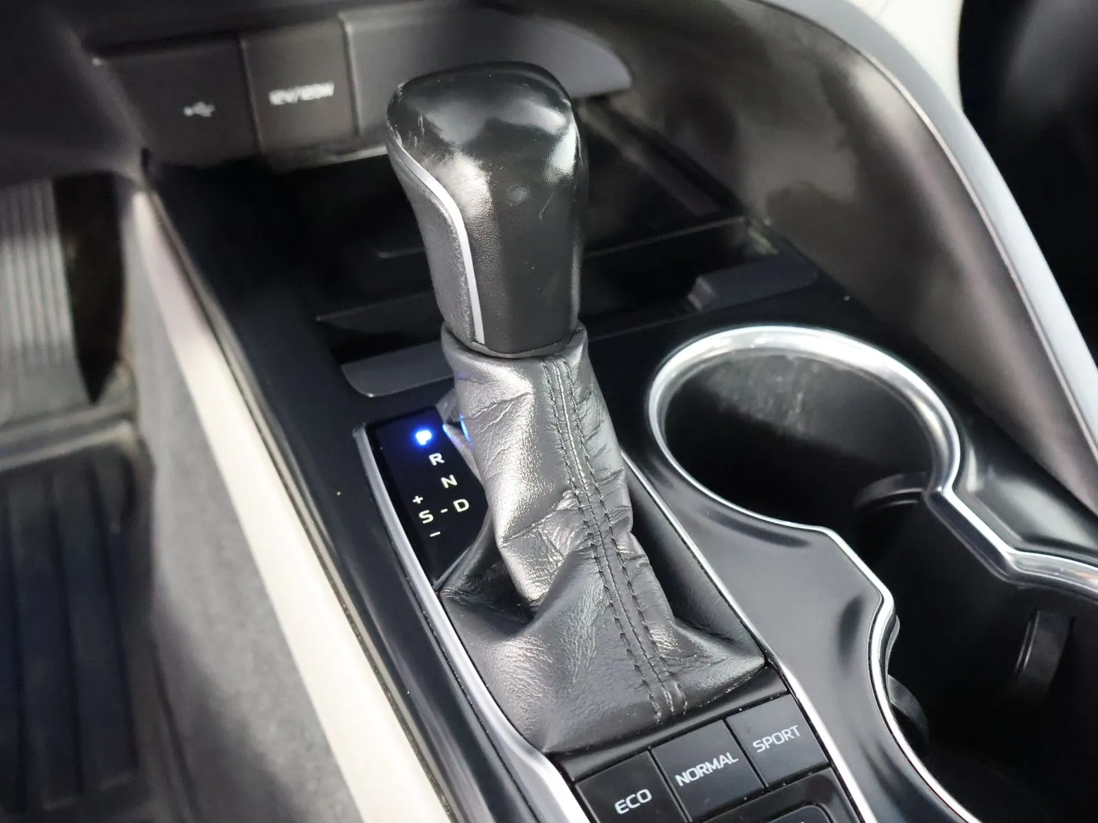 Toyota Camry photo 36