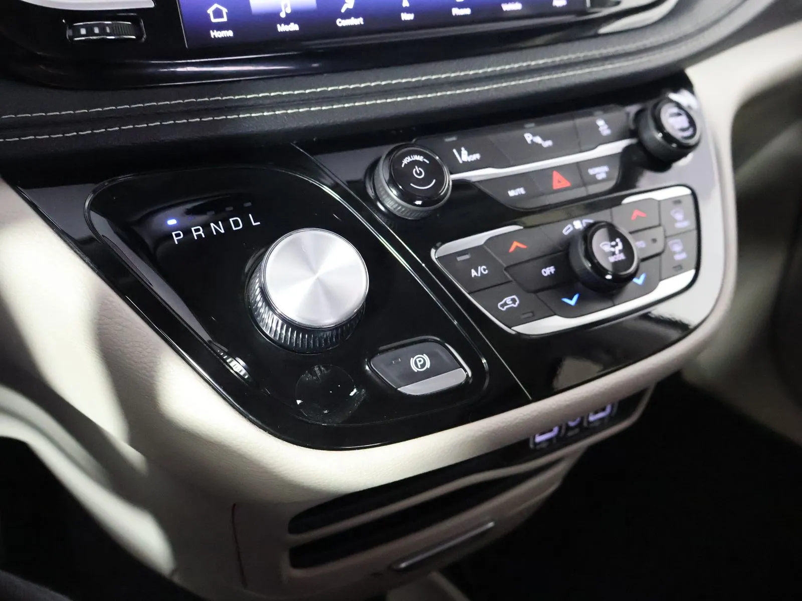 Chrysler Pacifica photo 34