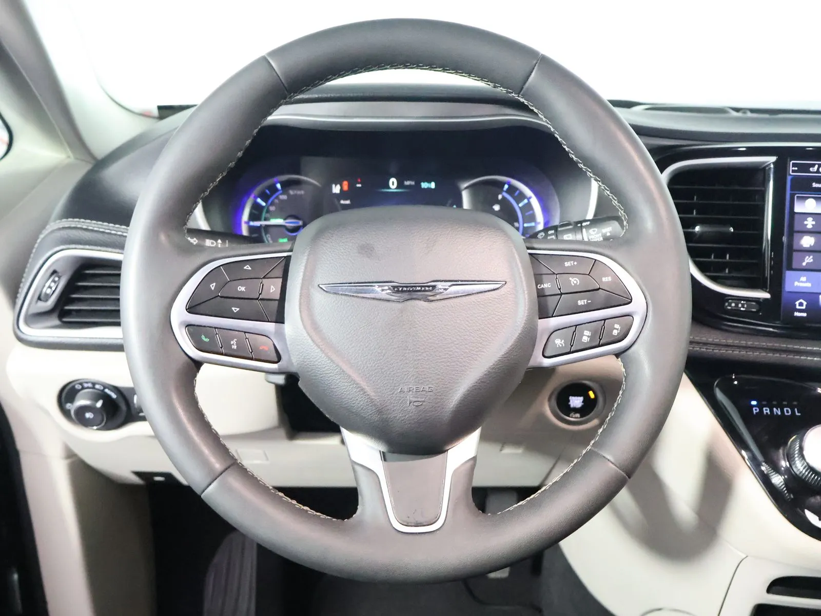 Chrysler Pacifica photo 26