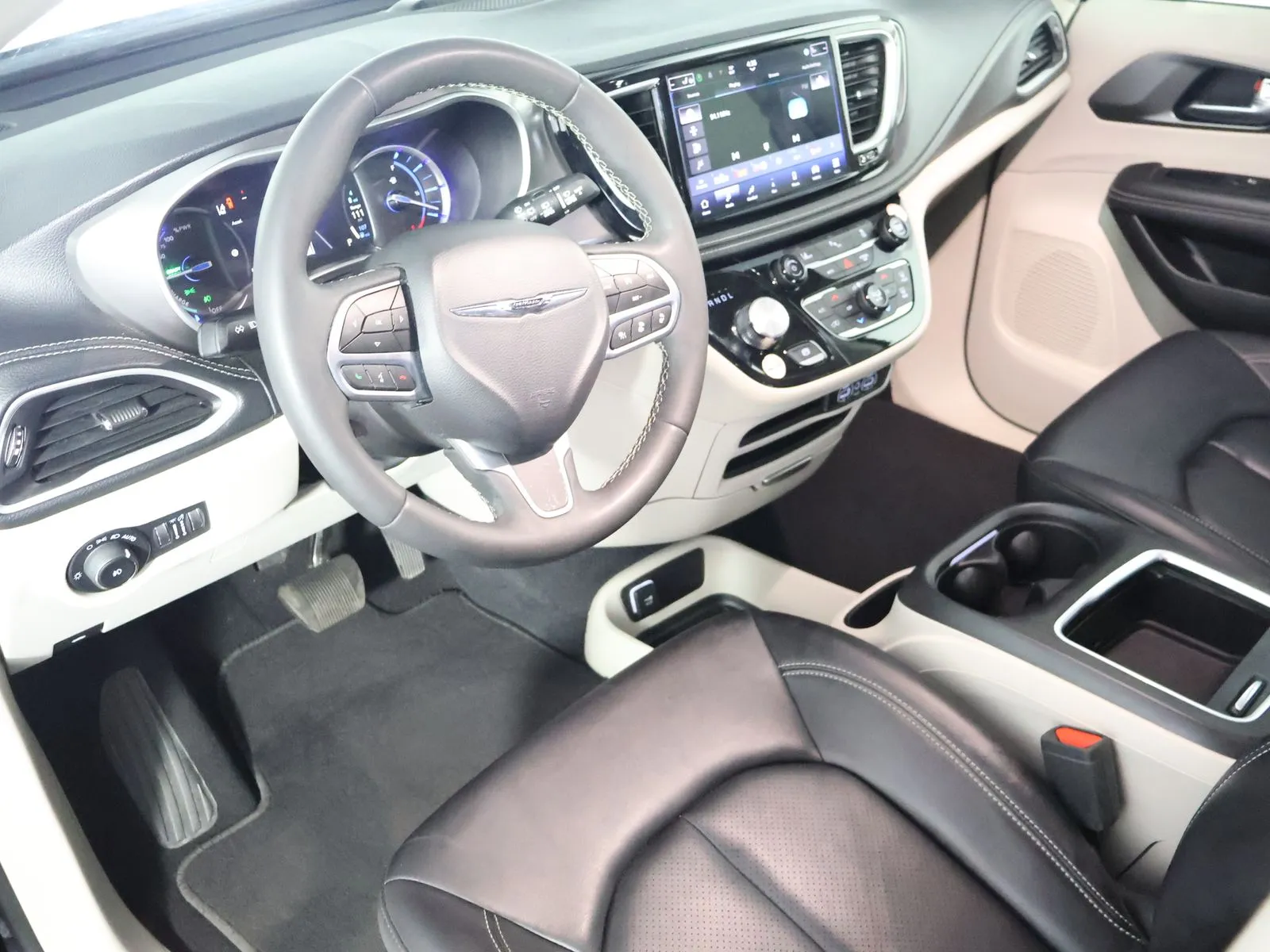 Chrysler Pacifica photo 19