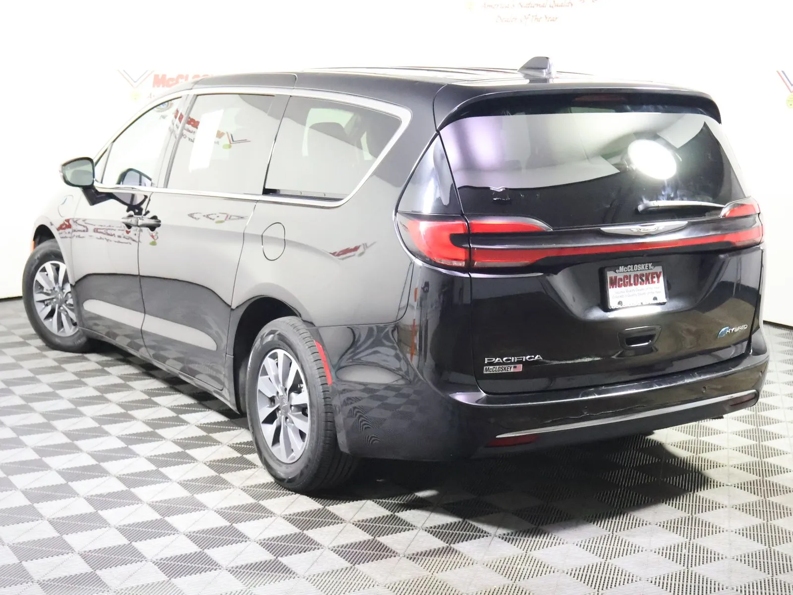 Chrysler Pacifica photo 12