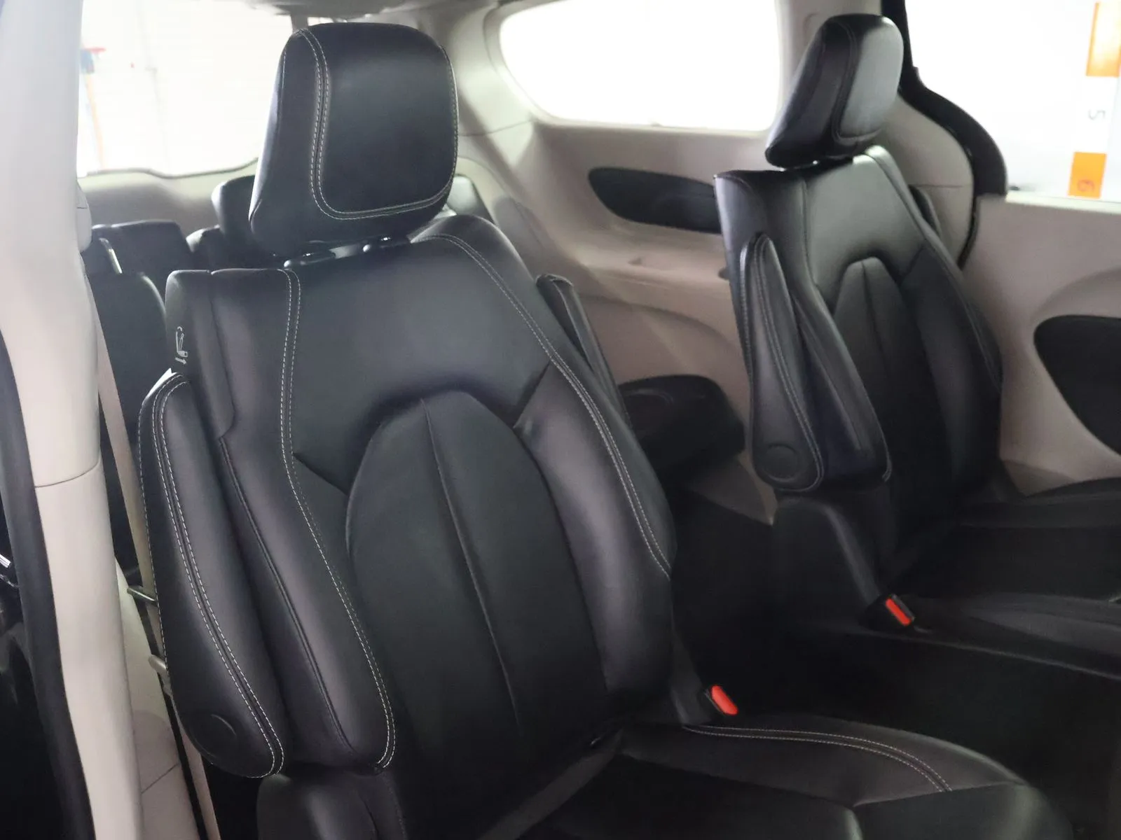 Chrysler Pacifica photo 43