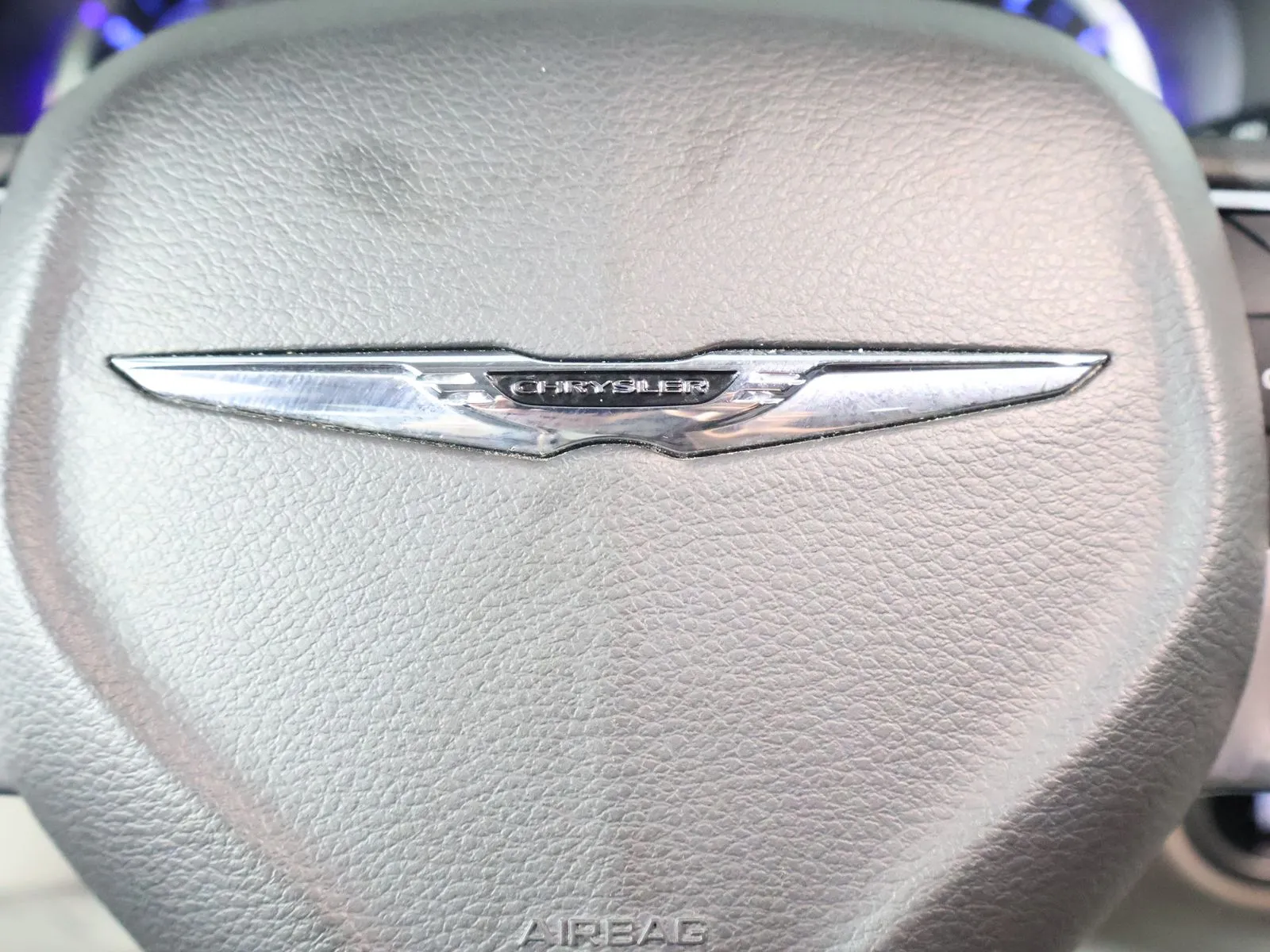 Chrysler Pacifica photo 27