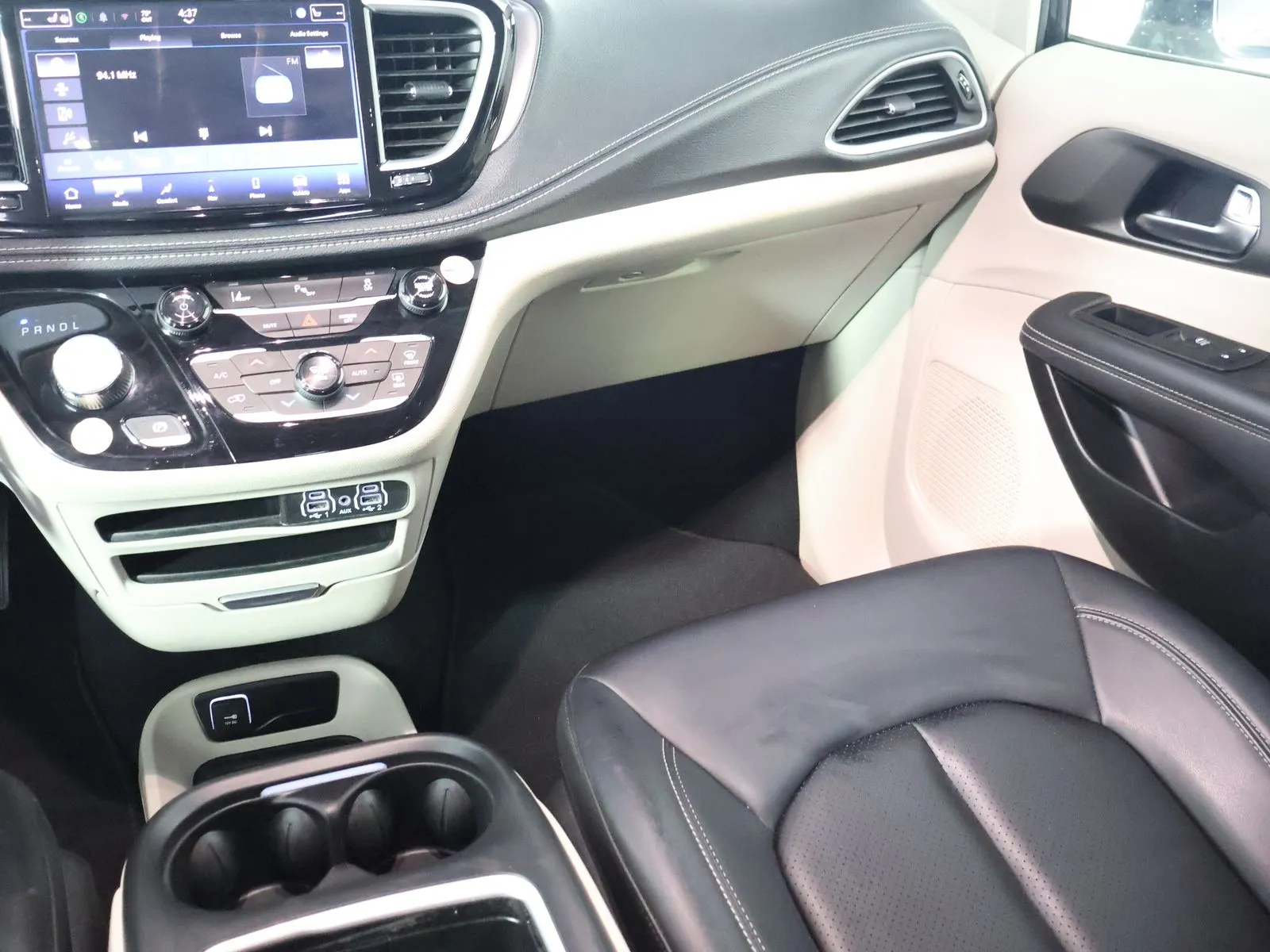 Chrysler Pacifica photo 25