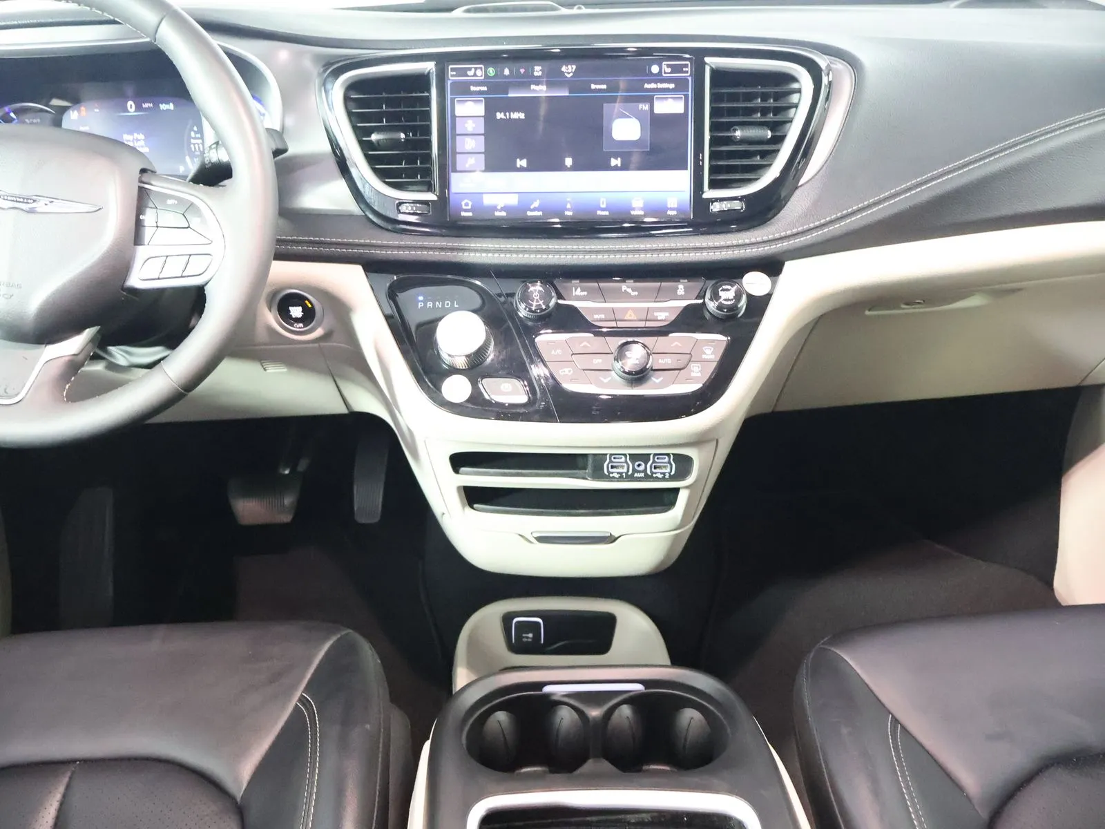 Chrysler Pacifica photo 23