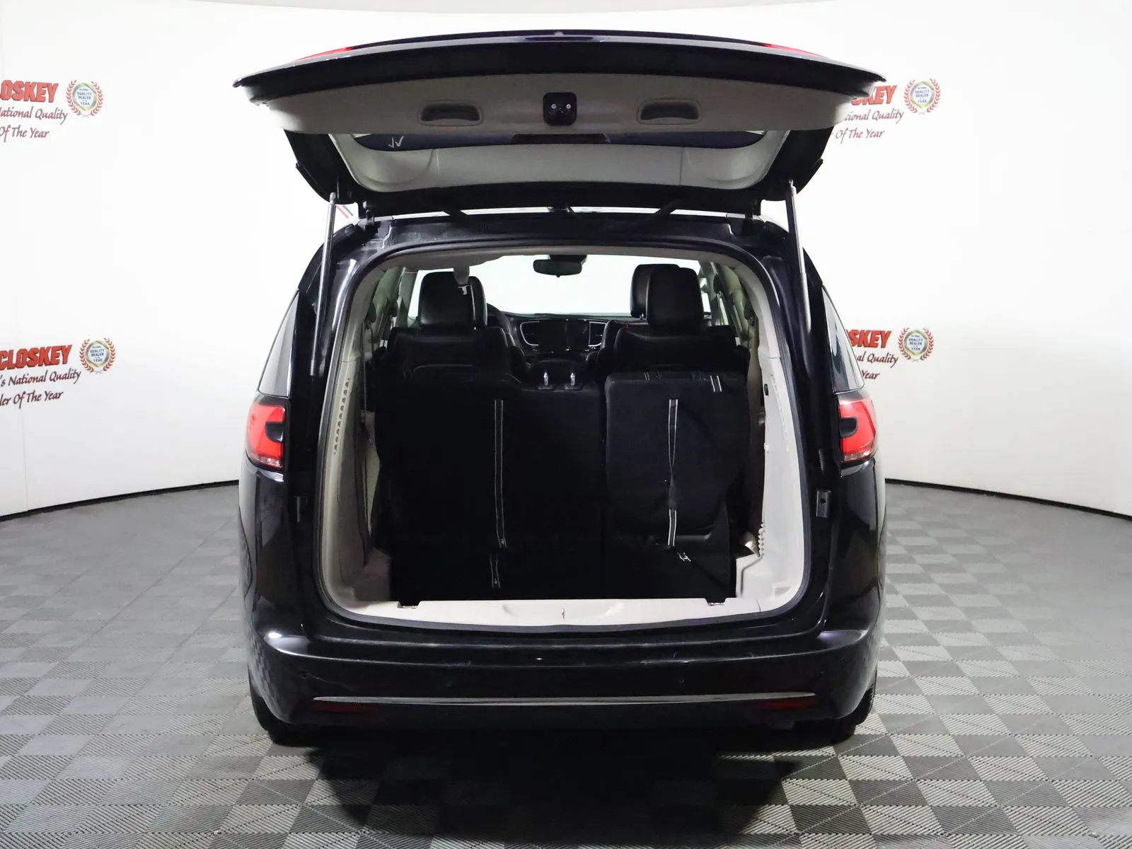 Chrysler Pacifica photo 8