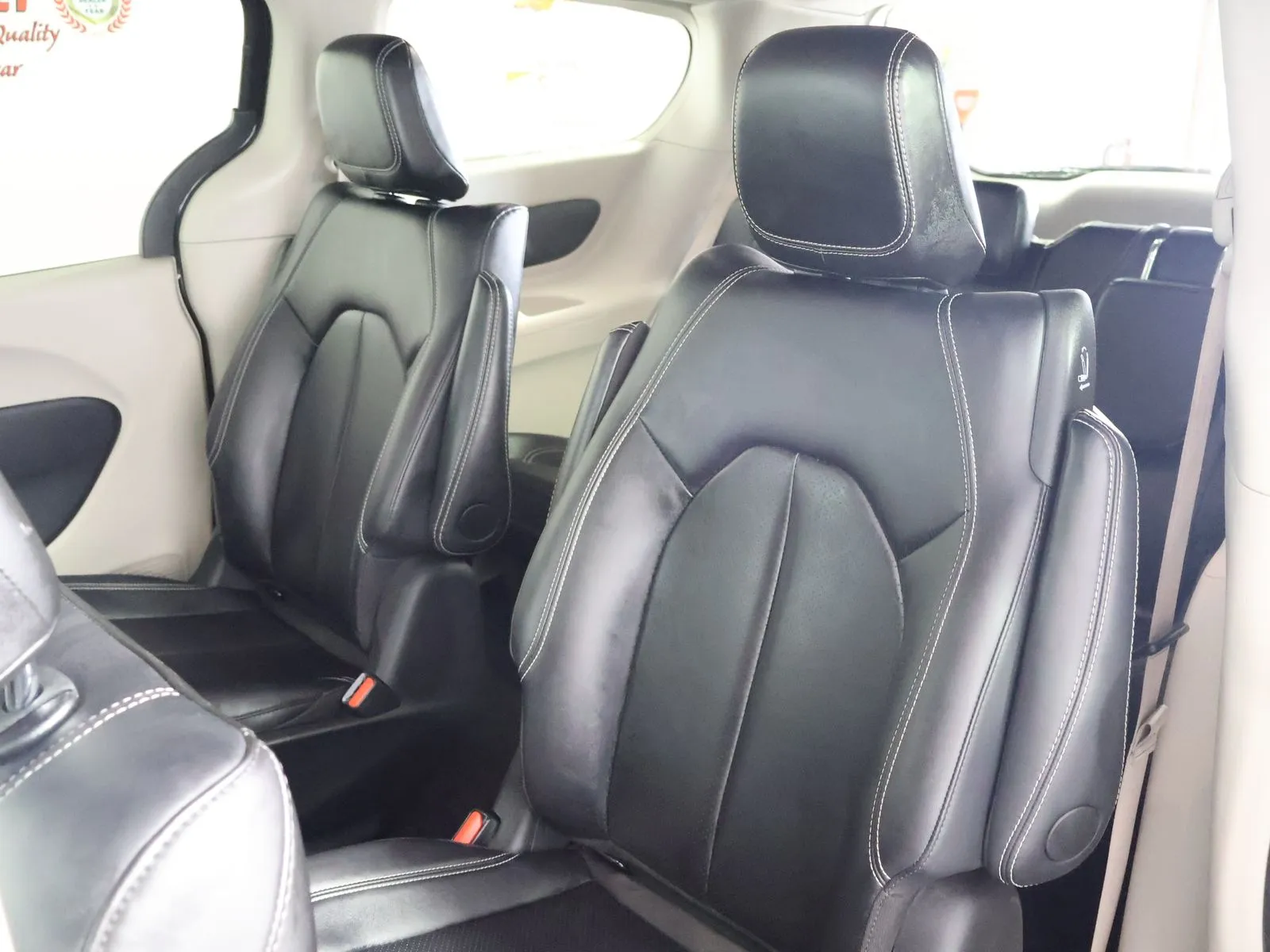 Chrysler Pacifica photo 38