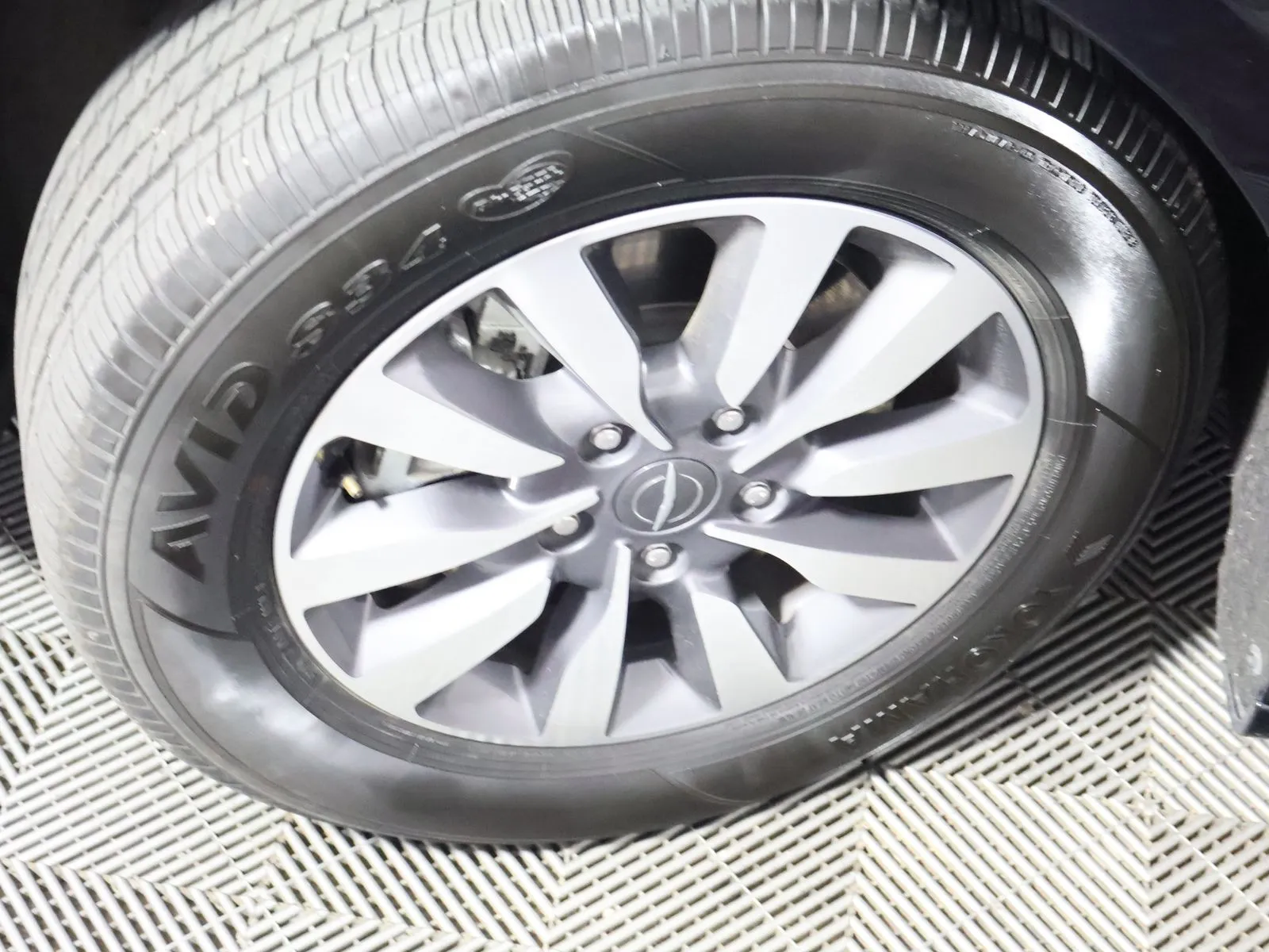 Chrysler Pacifica photo 16